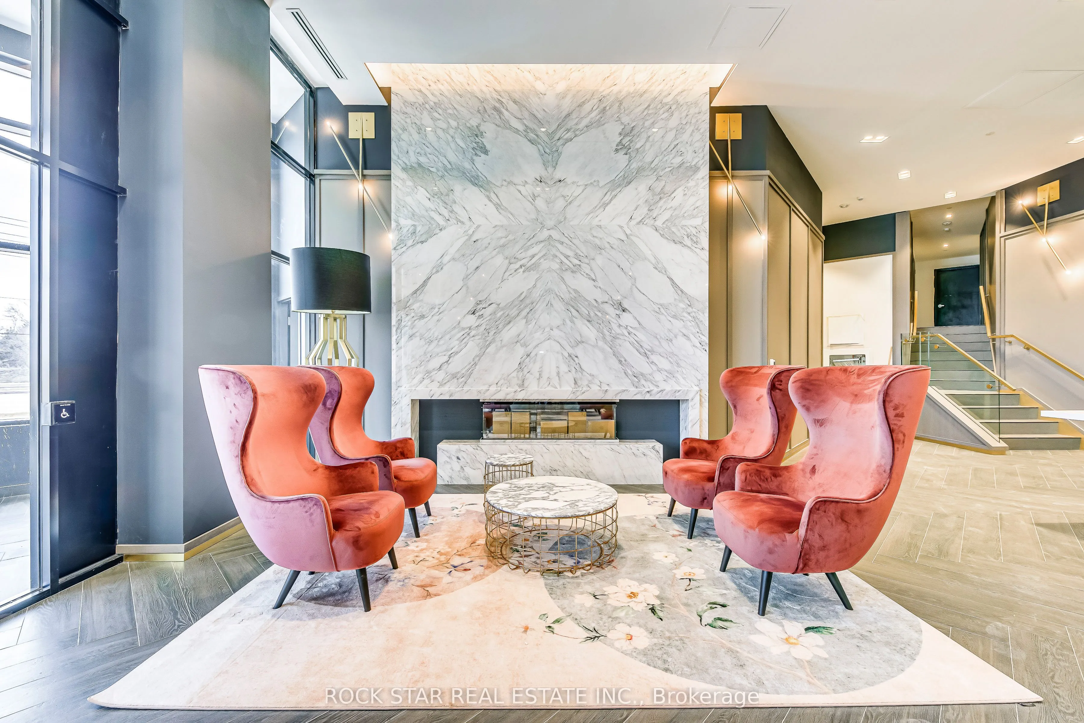 405 Dundas Street W, #216