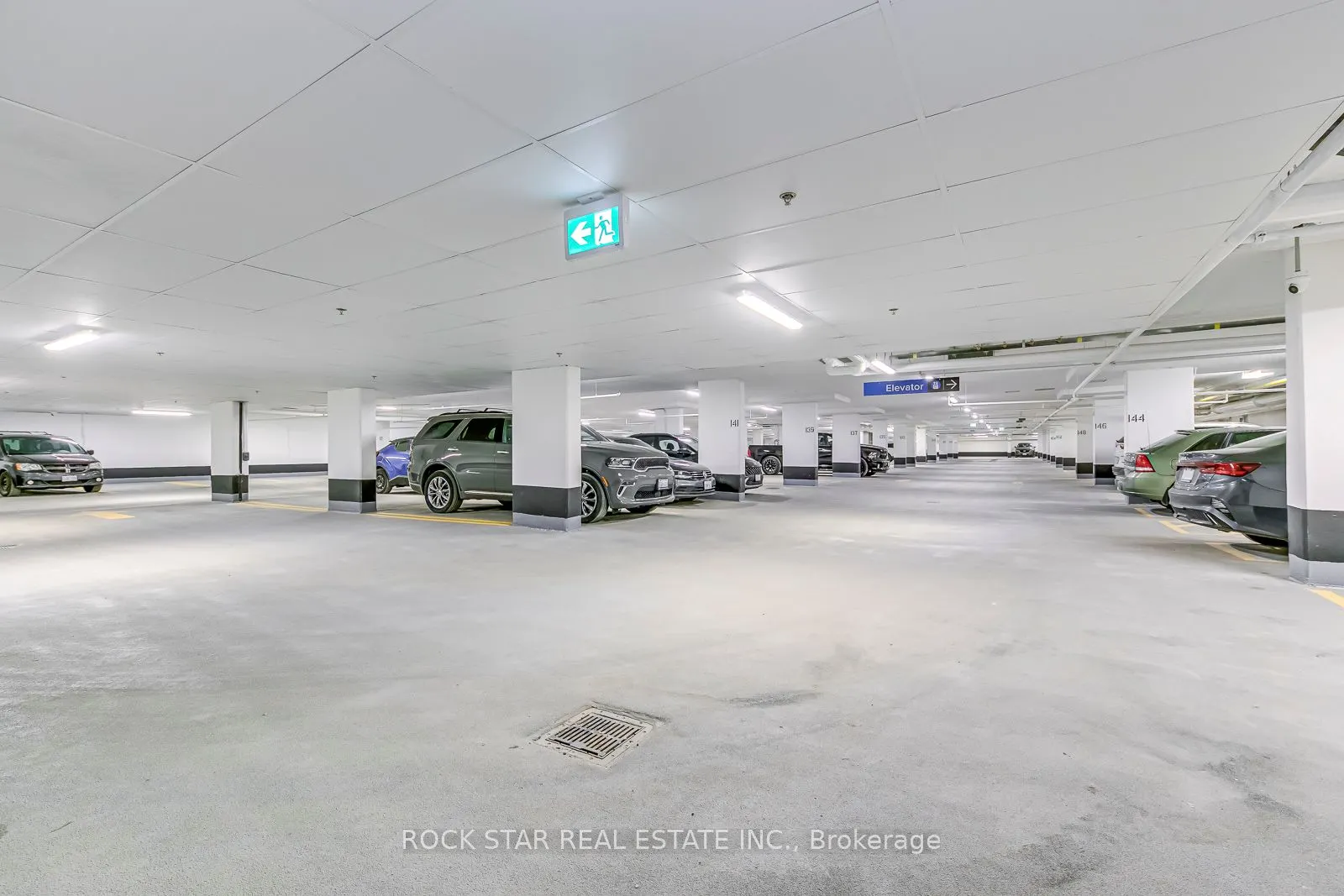 405 Dundas Street W, #216