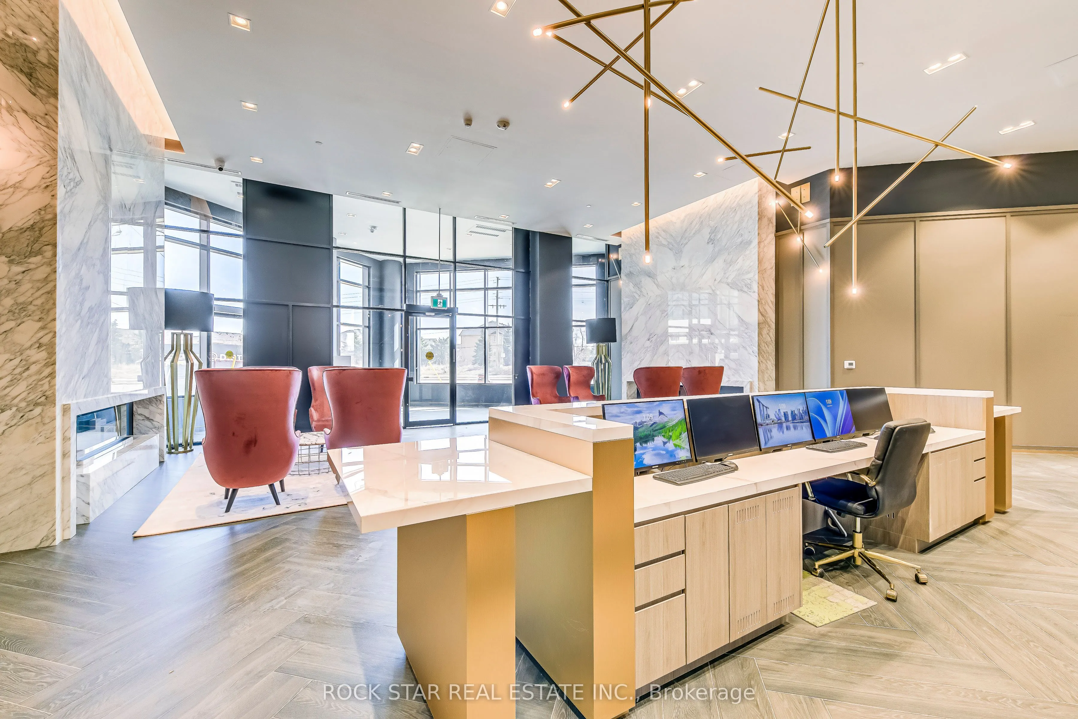 405 Dundas Street W, #216