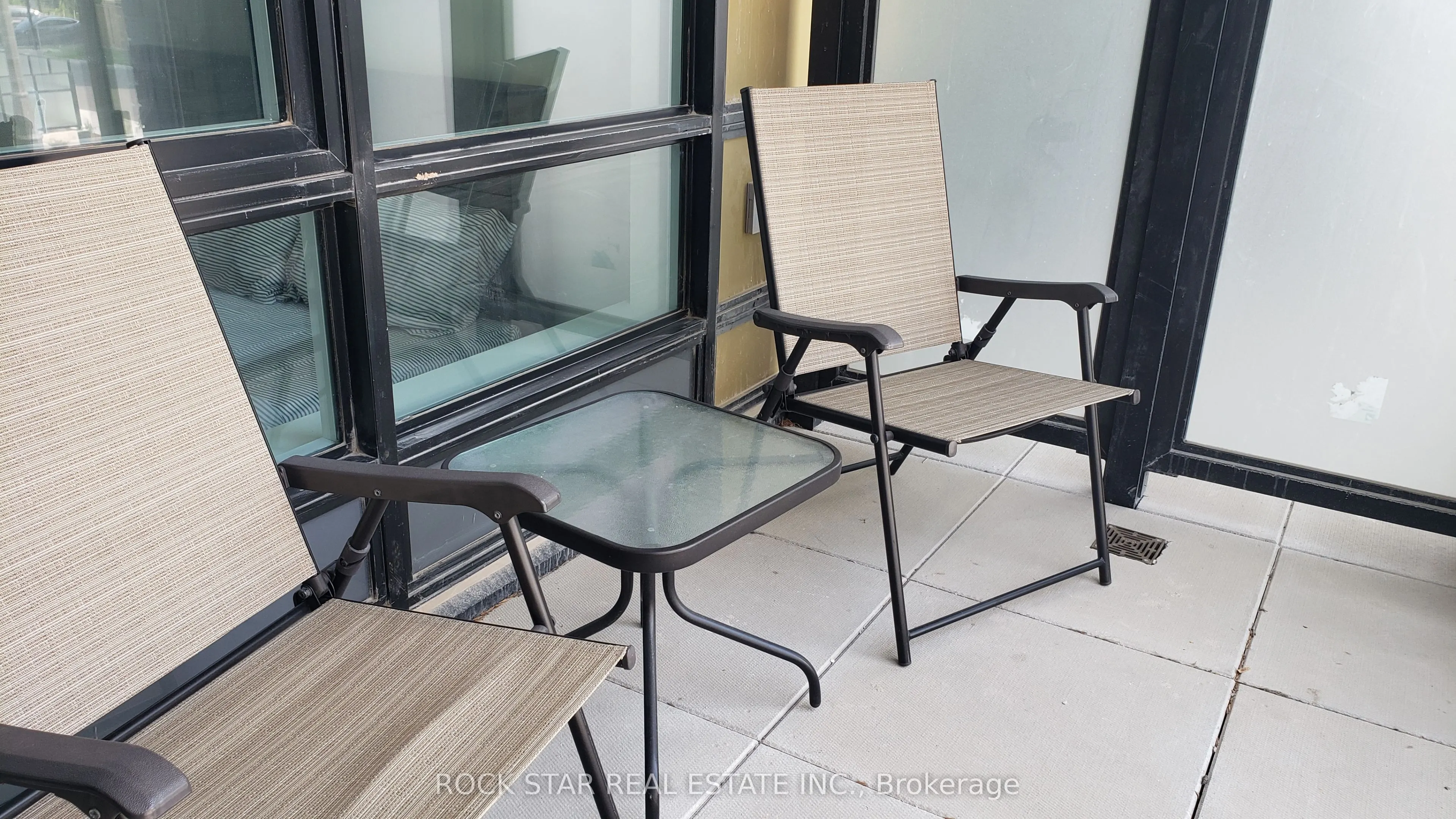 405 Dundas Street W, #216