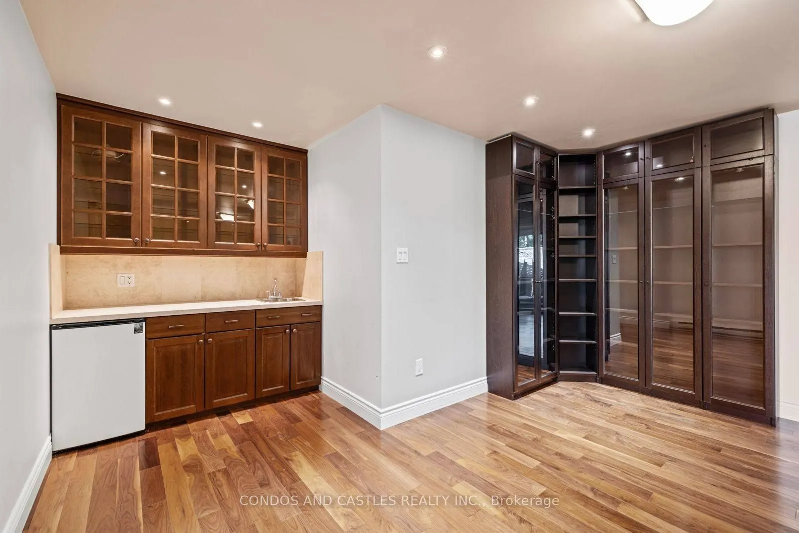1557 Calumet Place