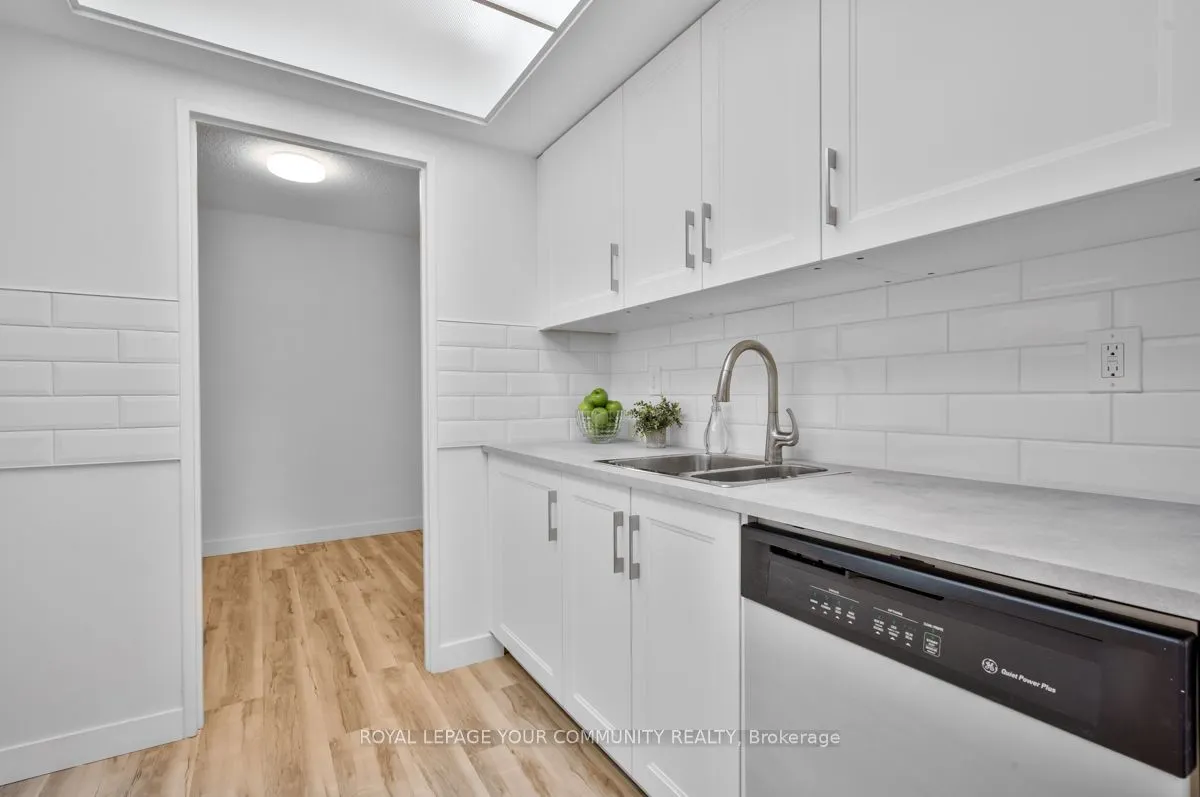 1535 Lakeshore Road E #205