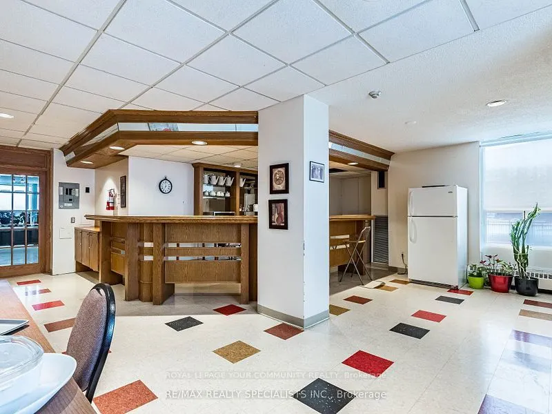 1535 Lakeshore Road E #205