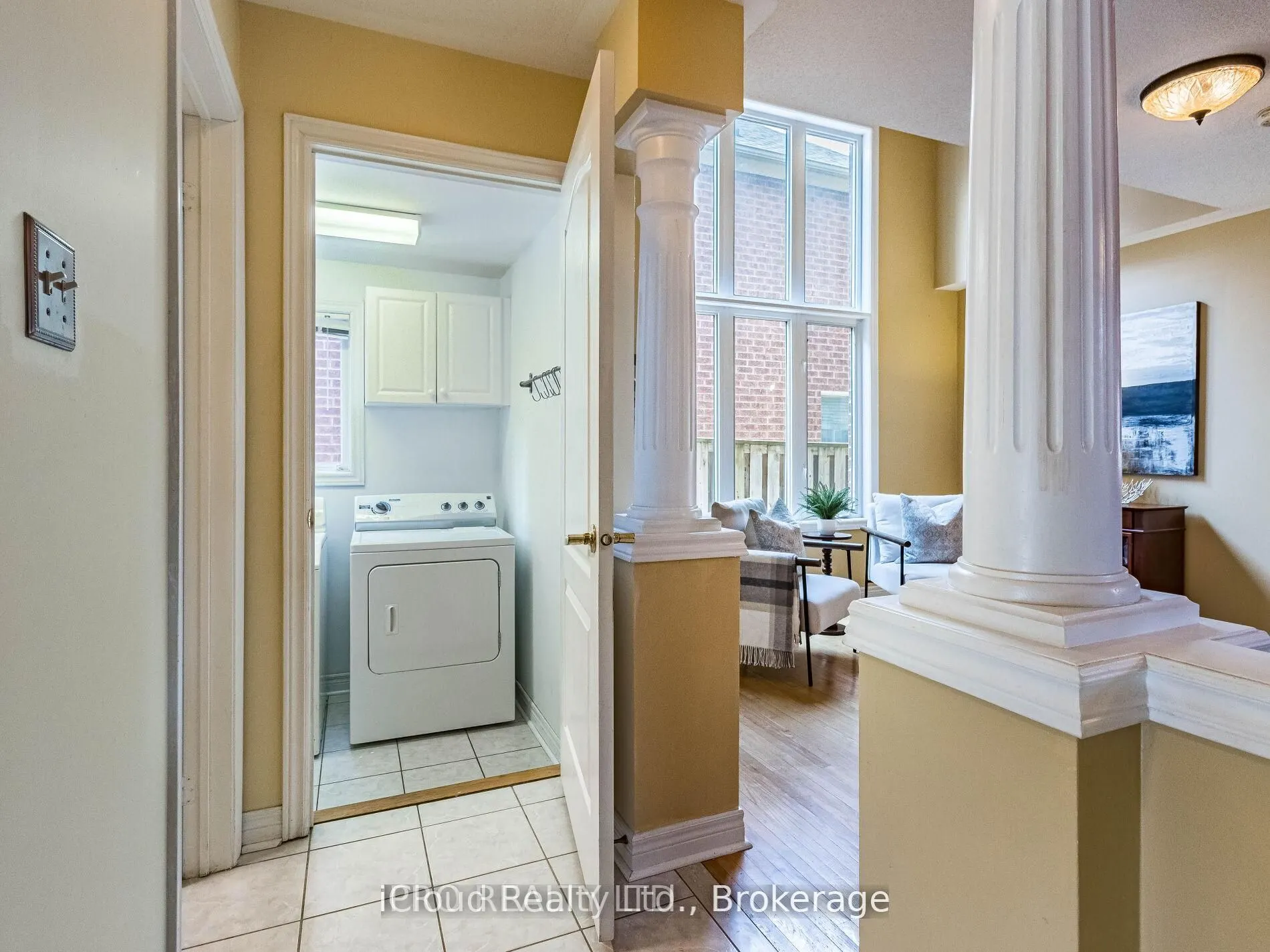 329 Ellwood Drive W