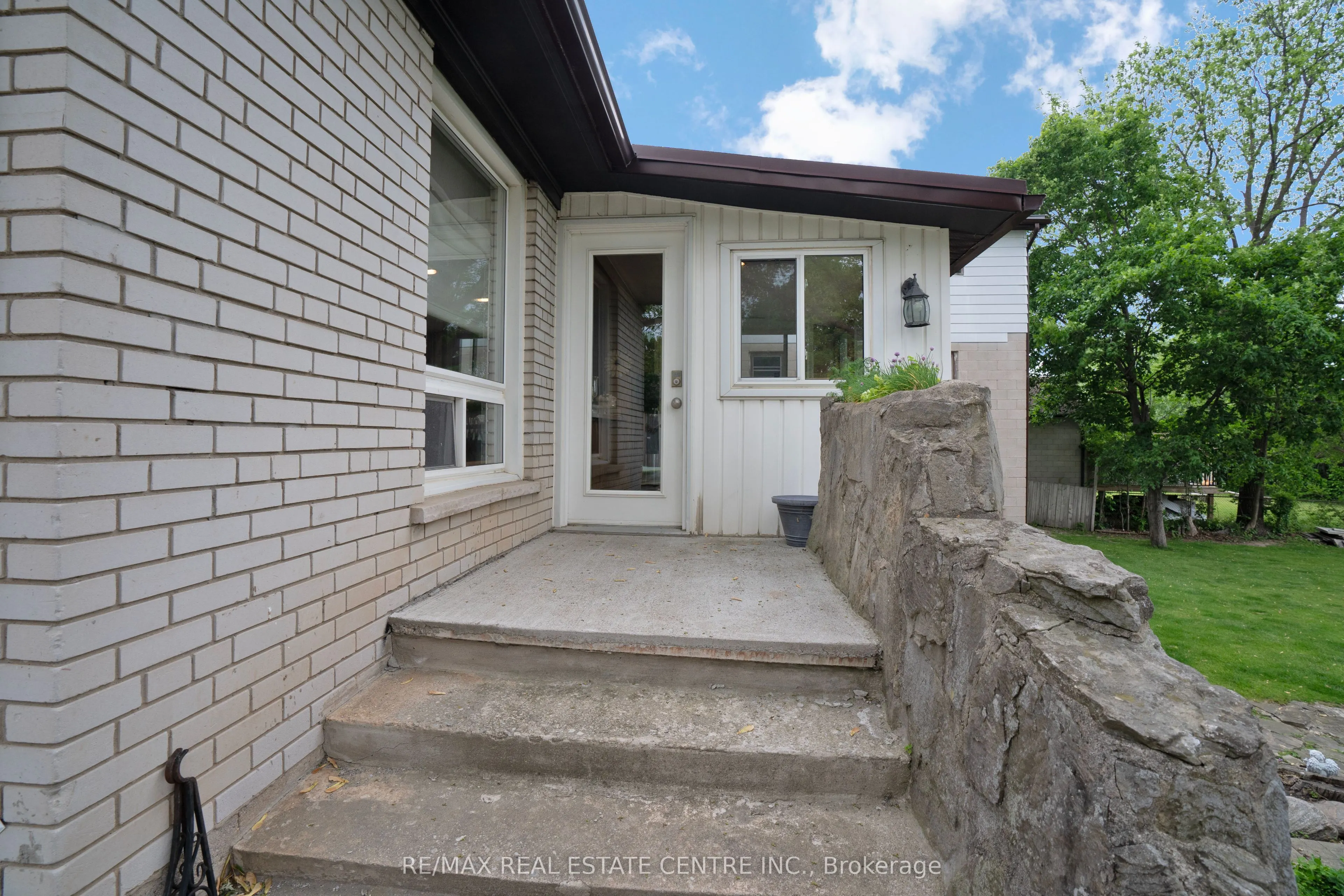 7820 5 Side Road