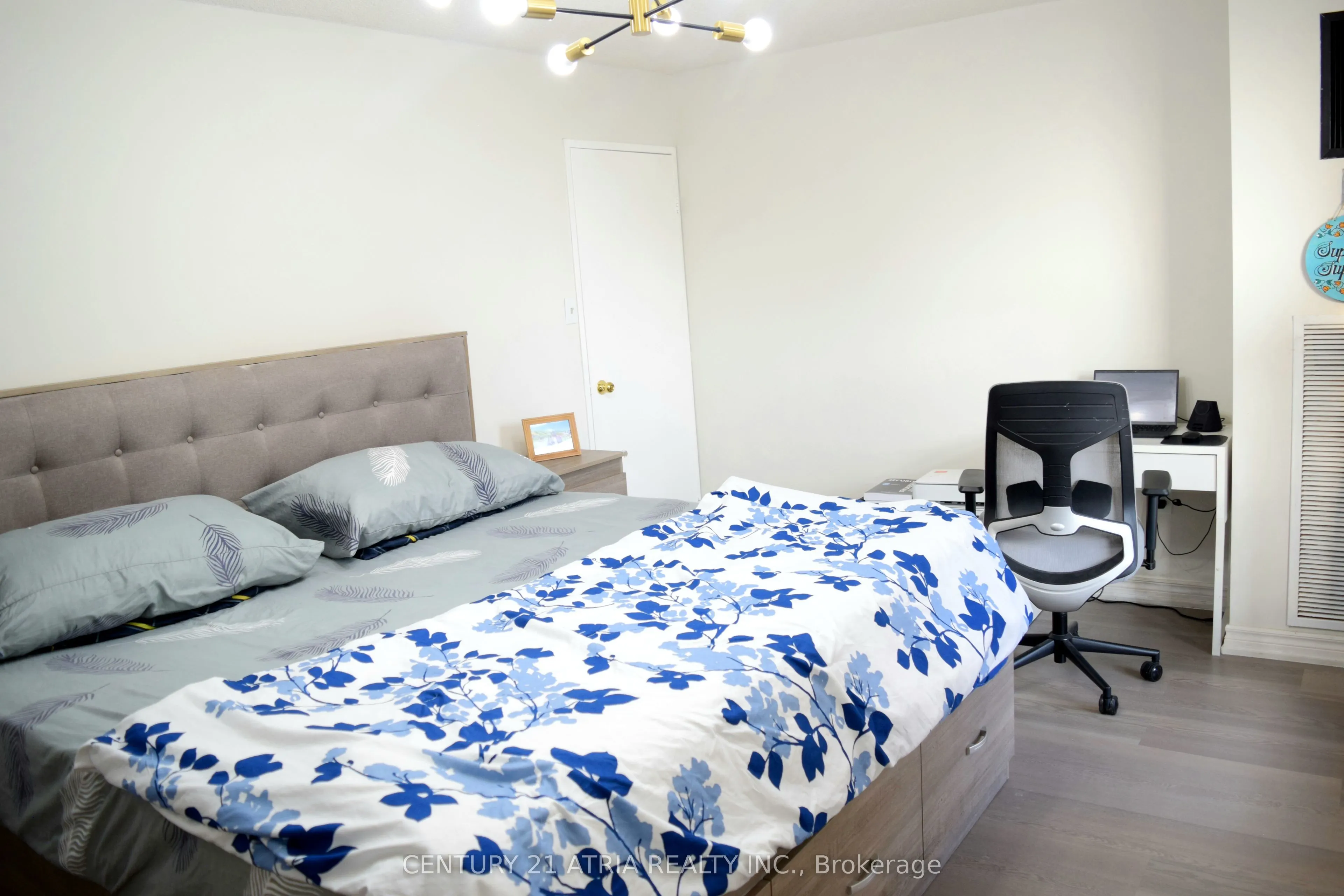 17 Knightsbridge Road, #506
