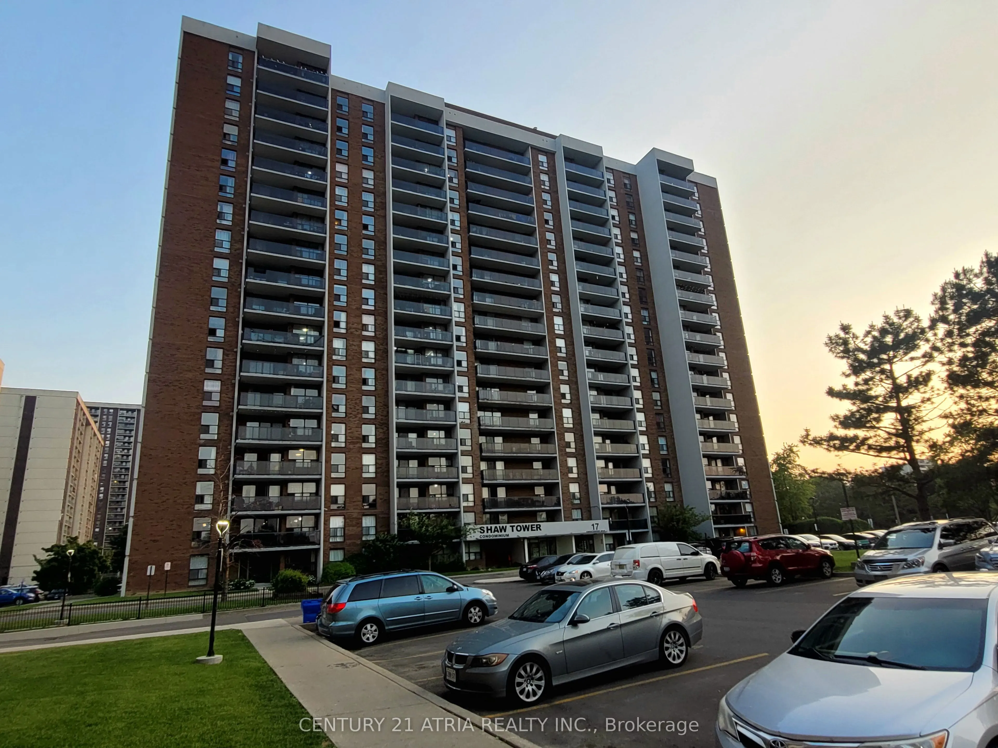17 Knightsbridge Road, #506