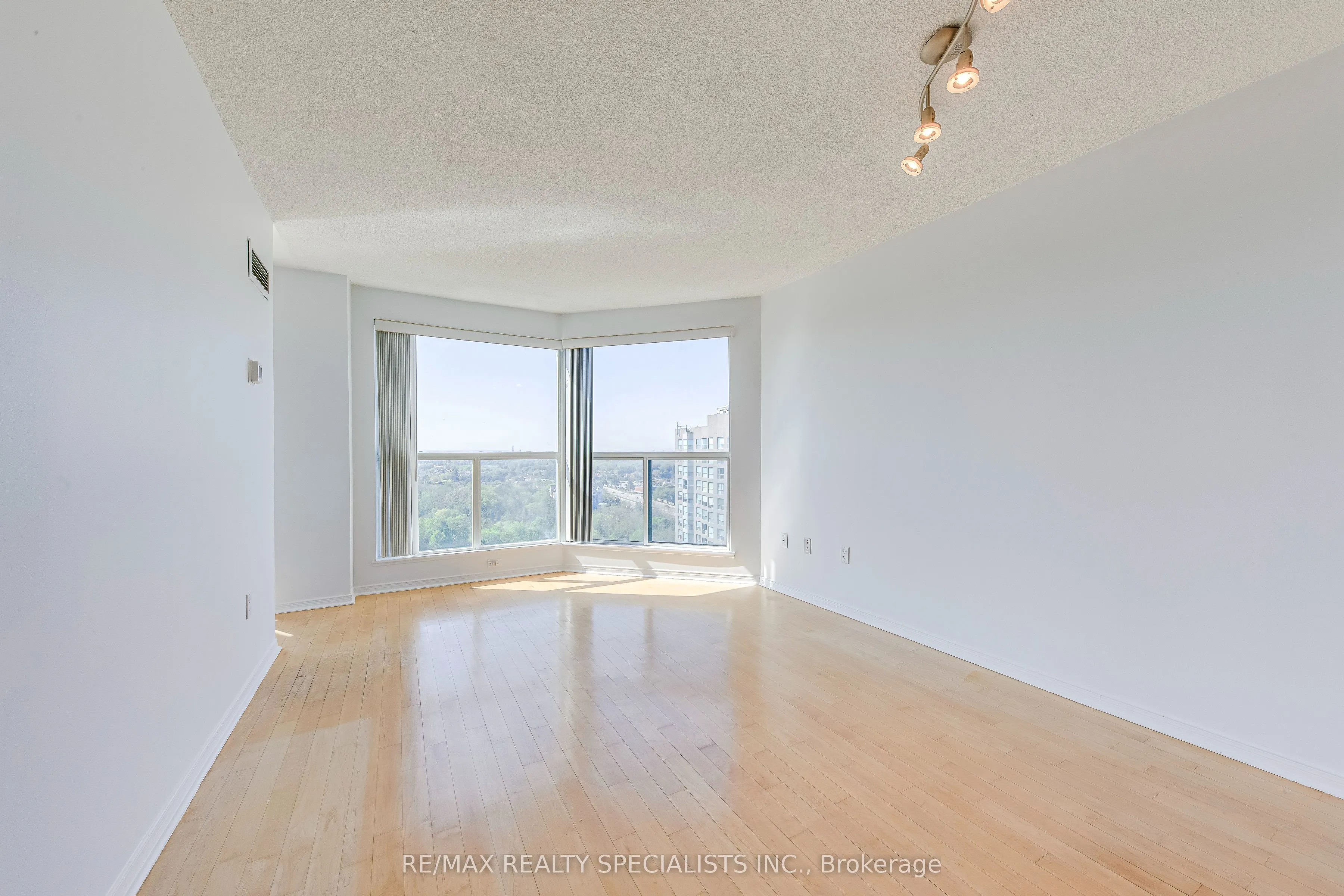 2177 Burnhamthorpe Road W, #1807