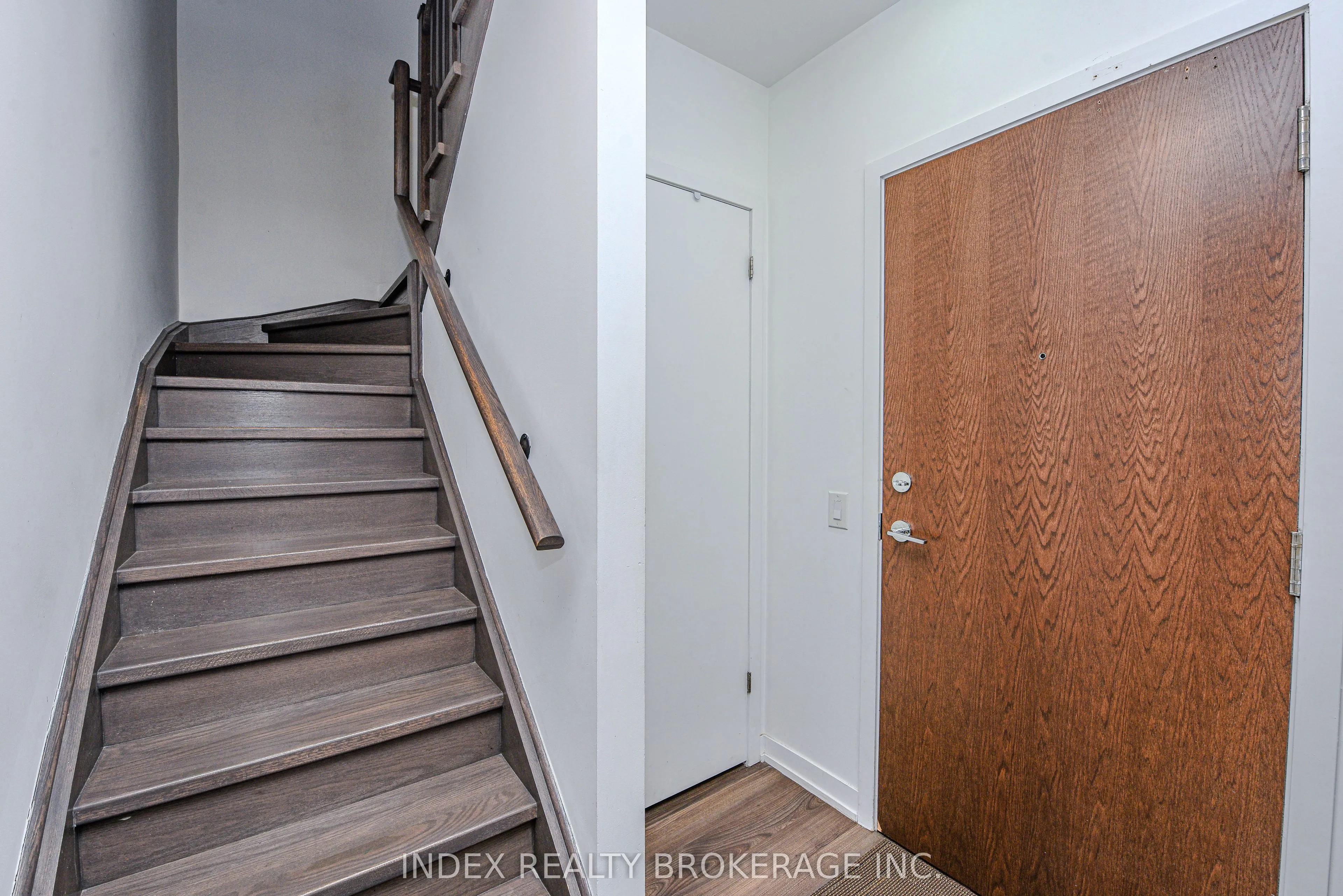 2560 Eglinton Avenue #103