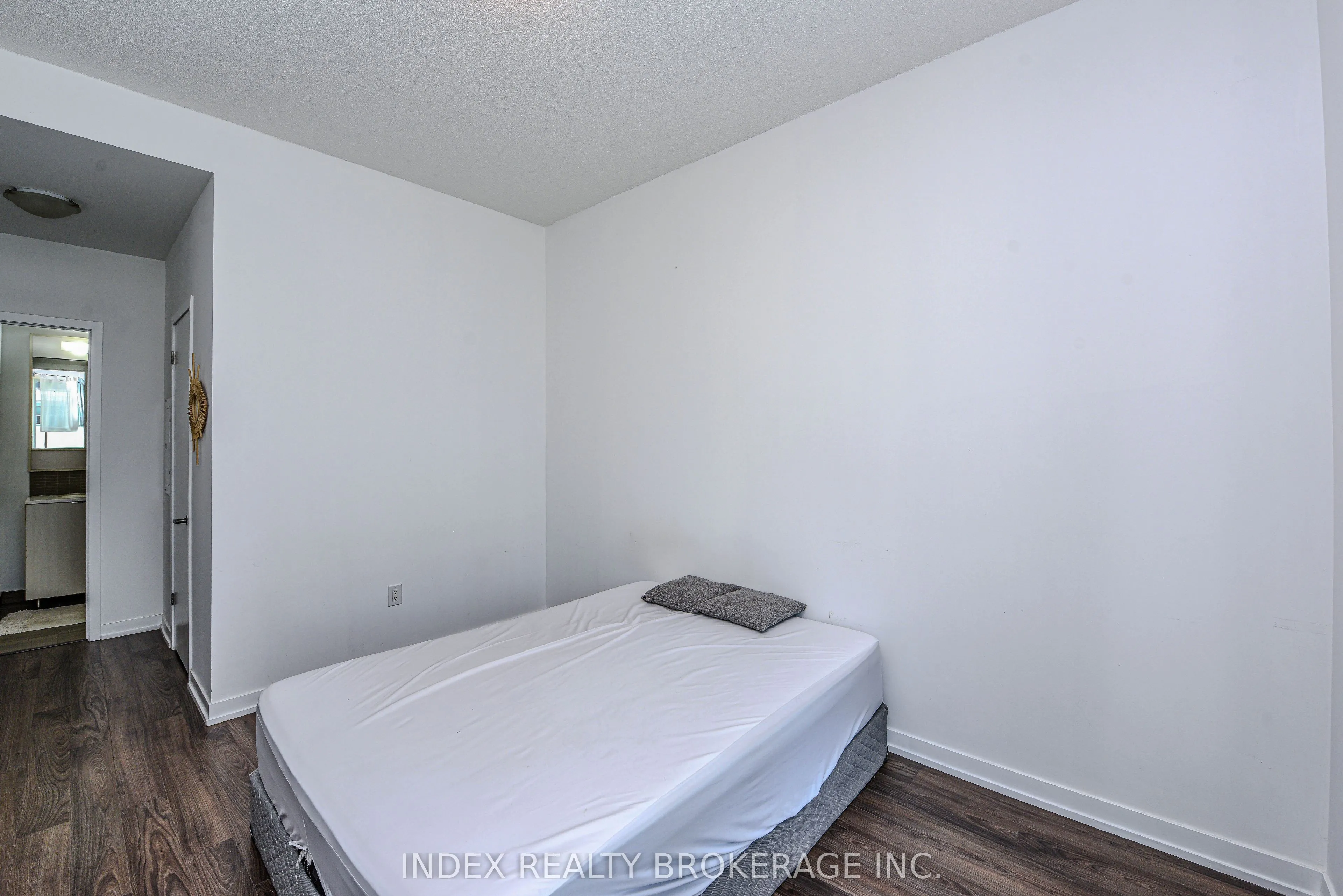 2560 Eglinton Avenue #103
