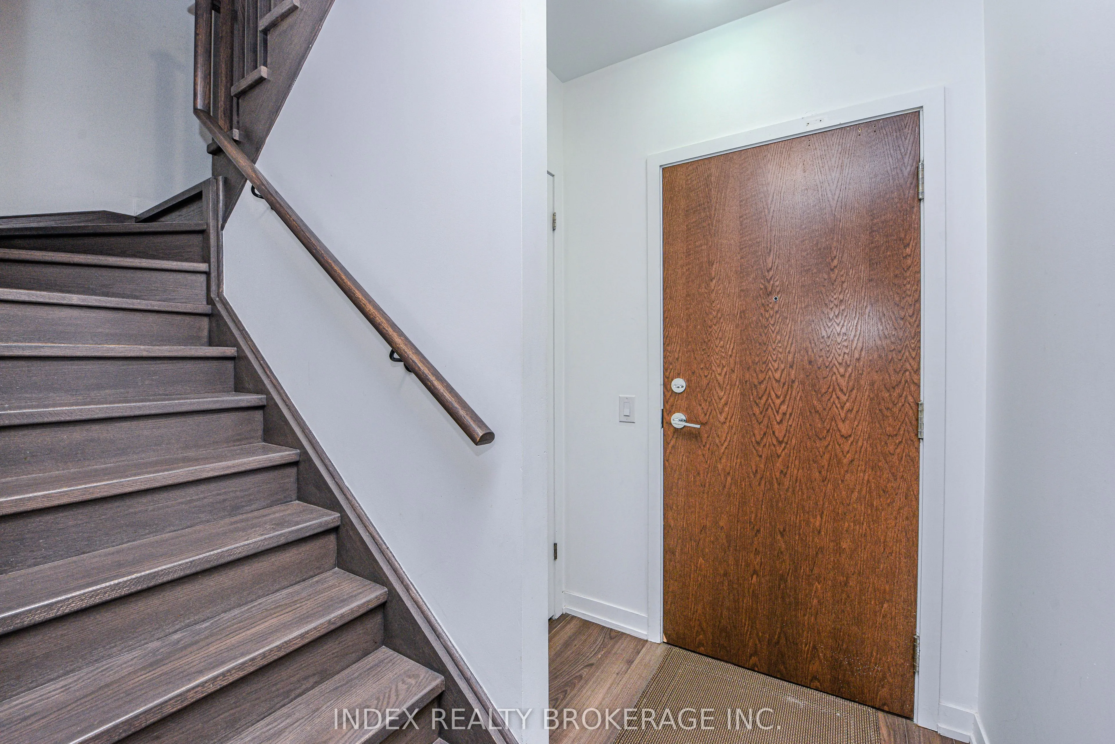 2560 Eglinton Avenue #103
