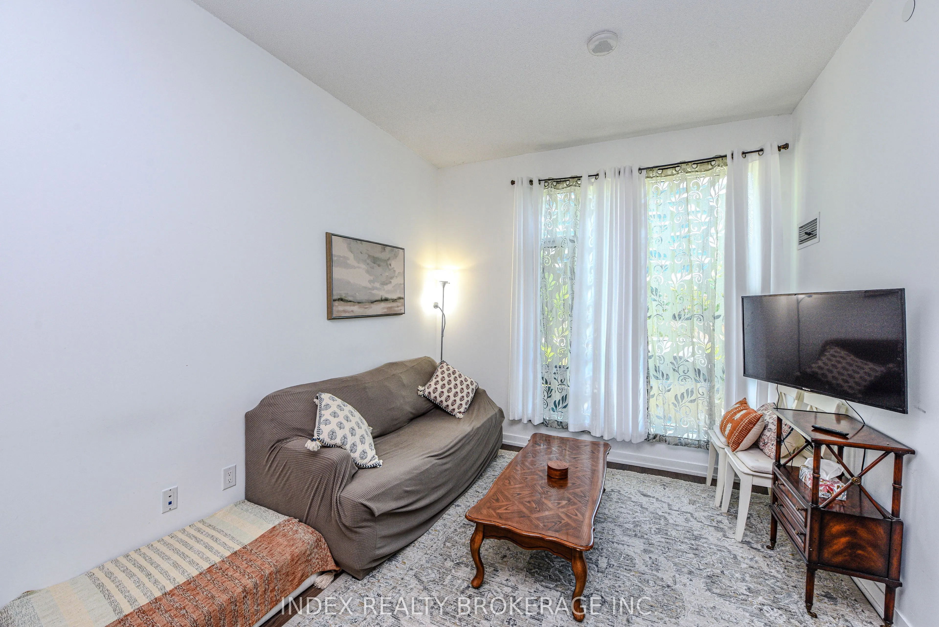 2560 Eglinton Avenue #103