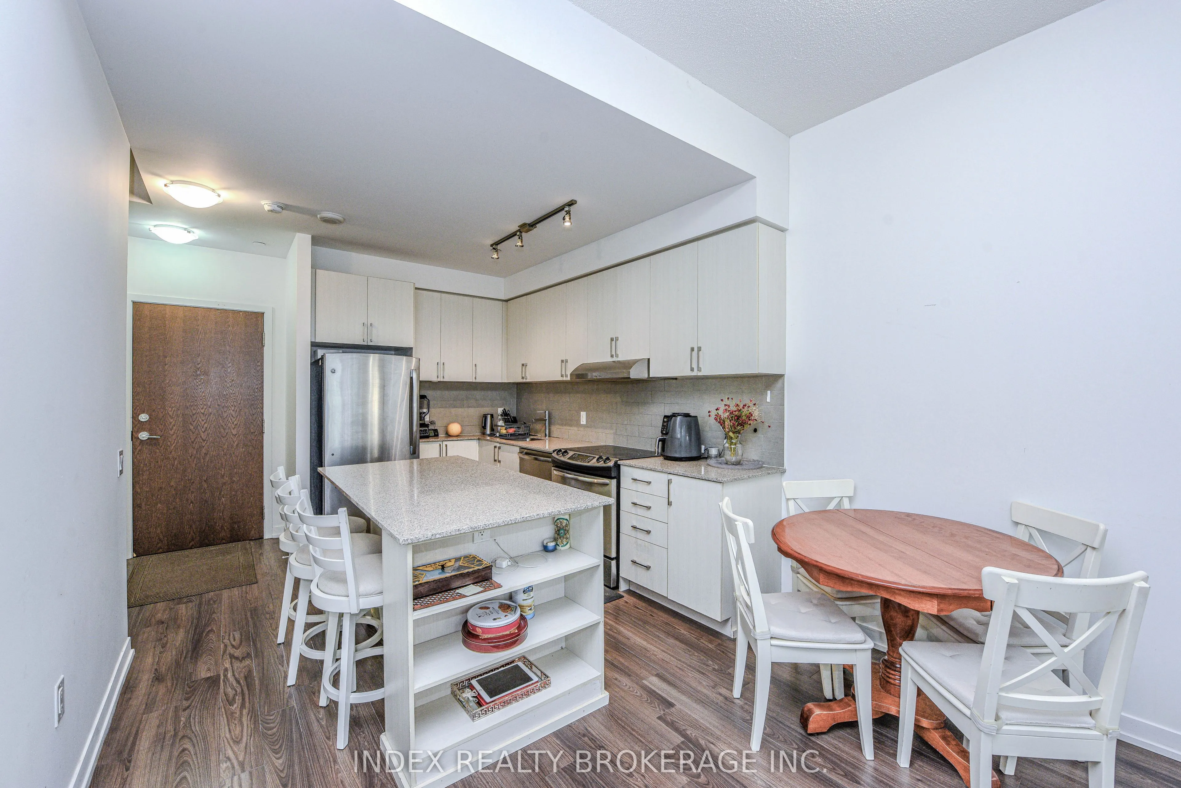 2560 Eglinton Avenue #103