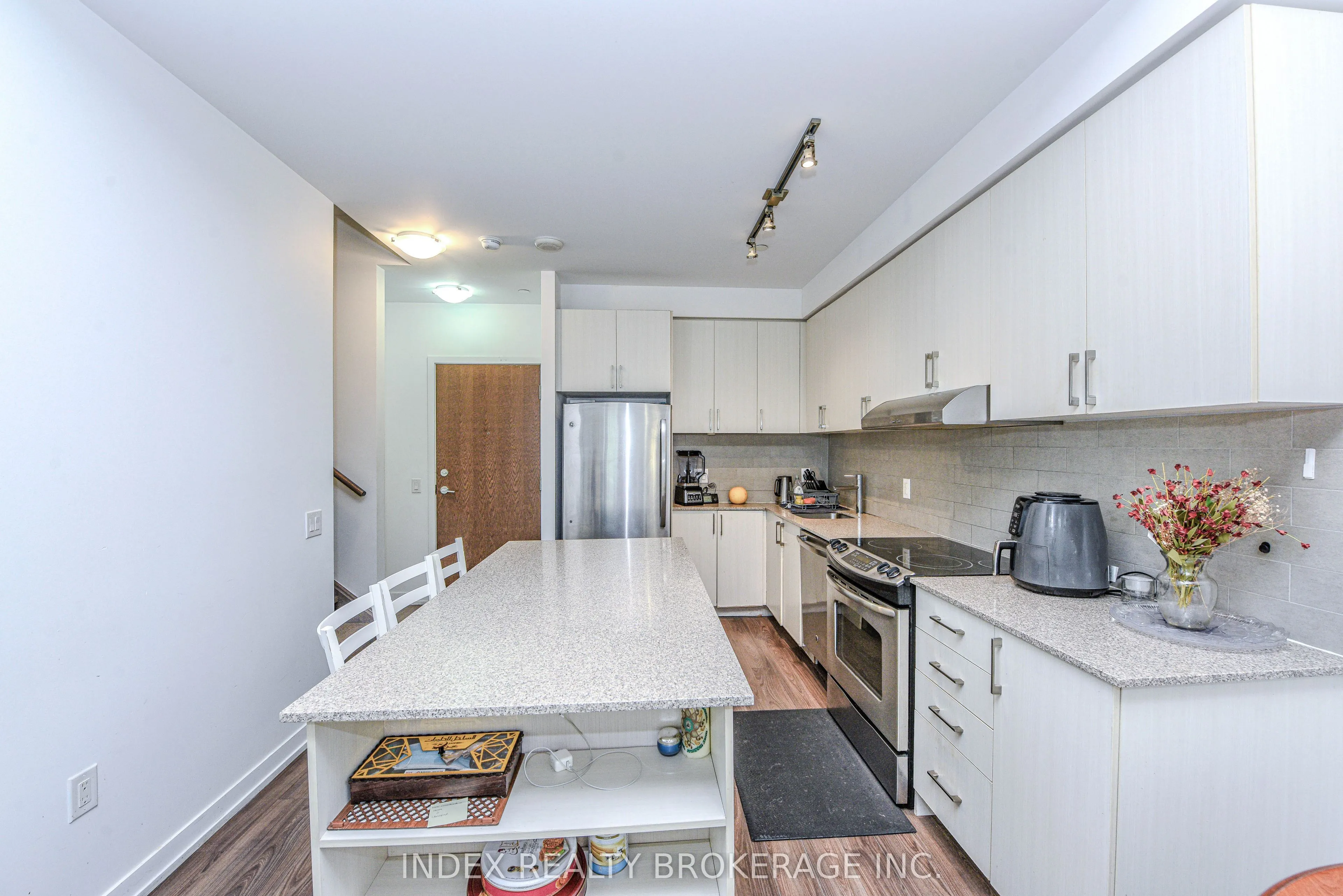 2560 Eglinton Avenue #103