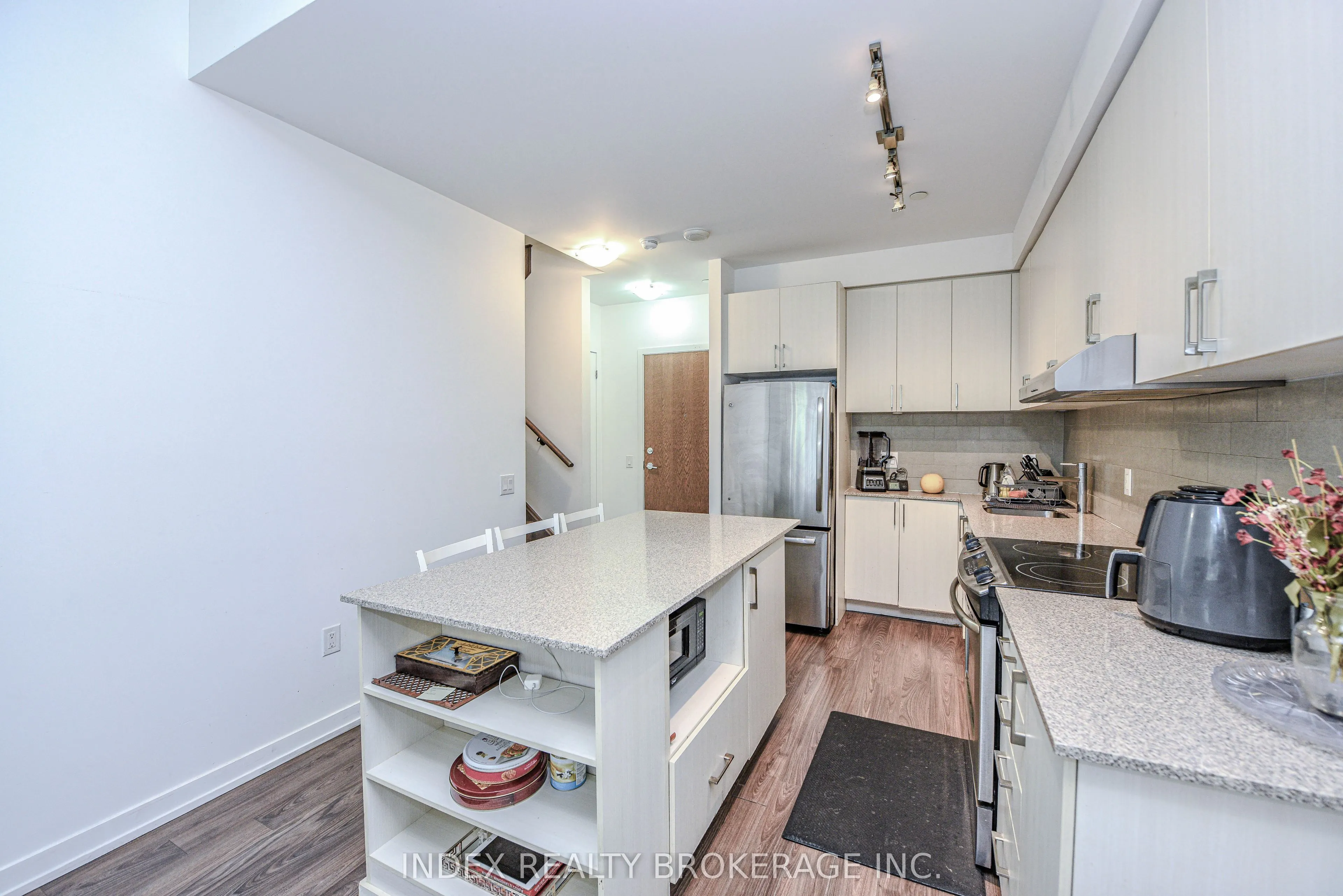 2560 Eglinton Avenue #103