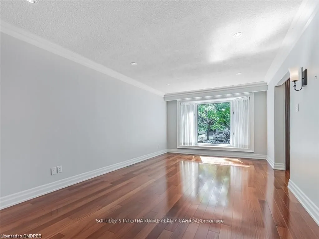 942 Fletcher Valley Crescent