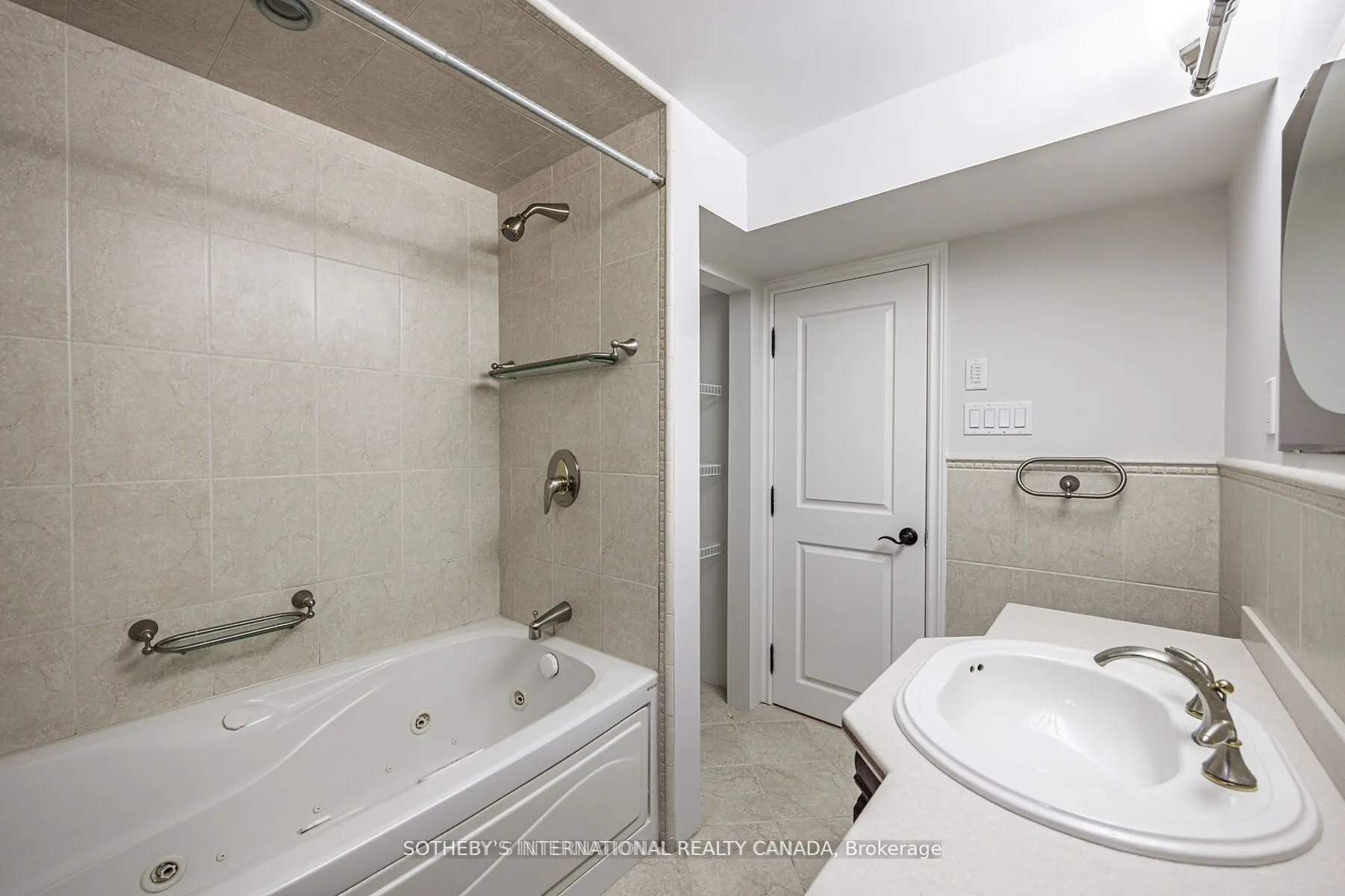 942 Fletcher Valley Crescent