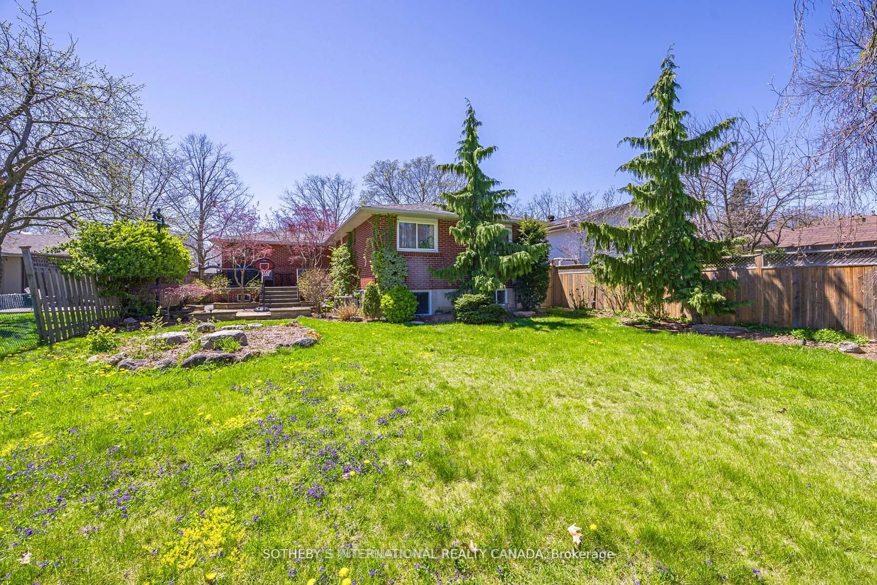 942 Fletcher Valley Crescent