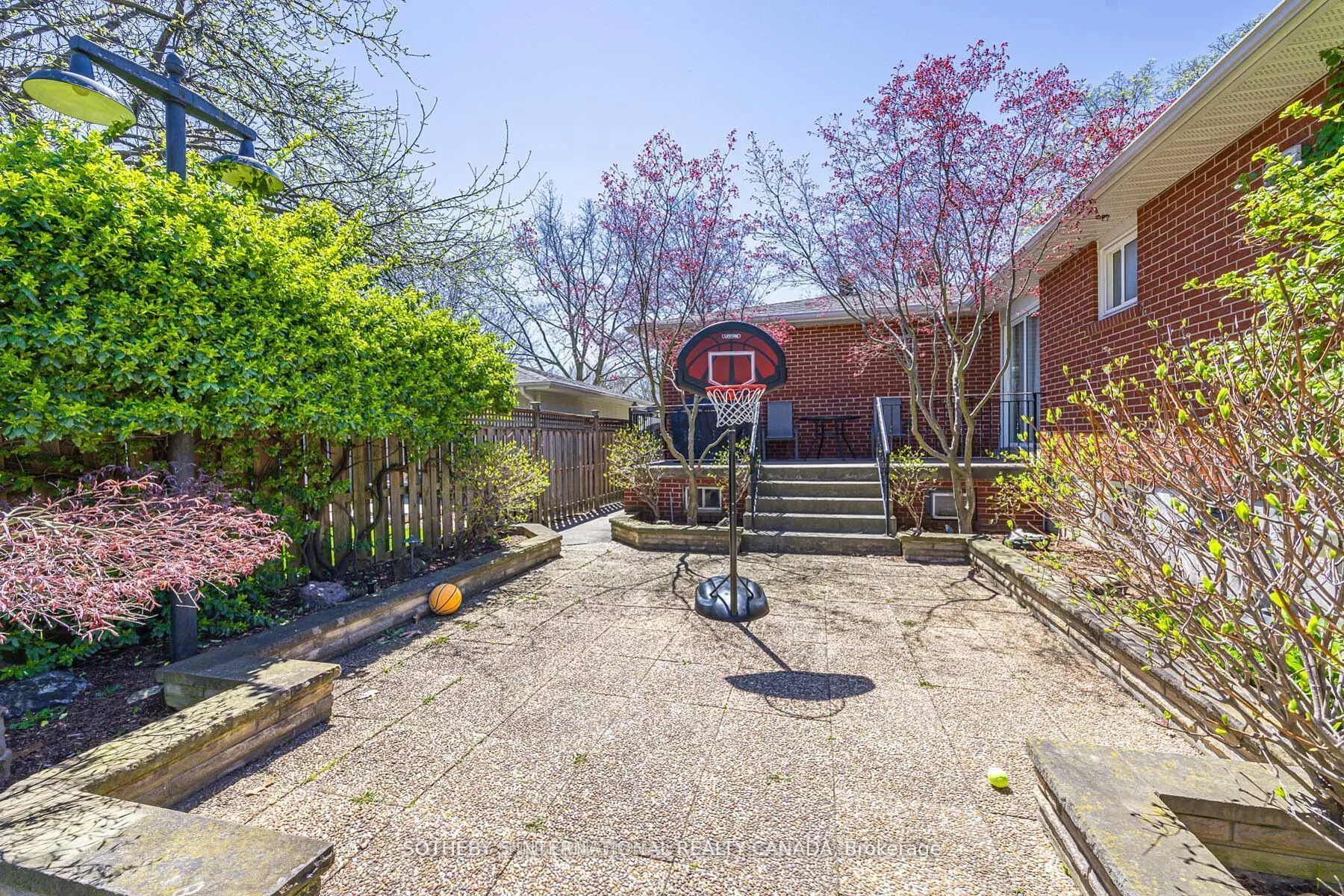 942 Fletcher Valley Crescent