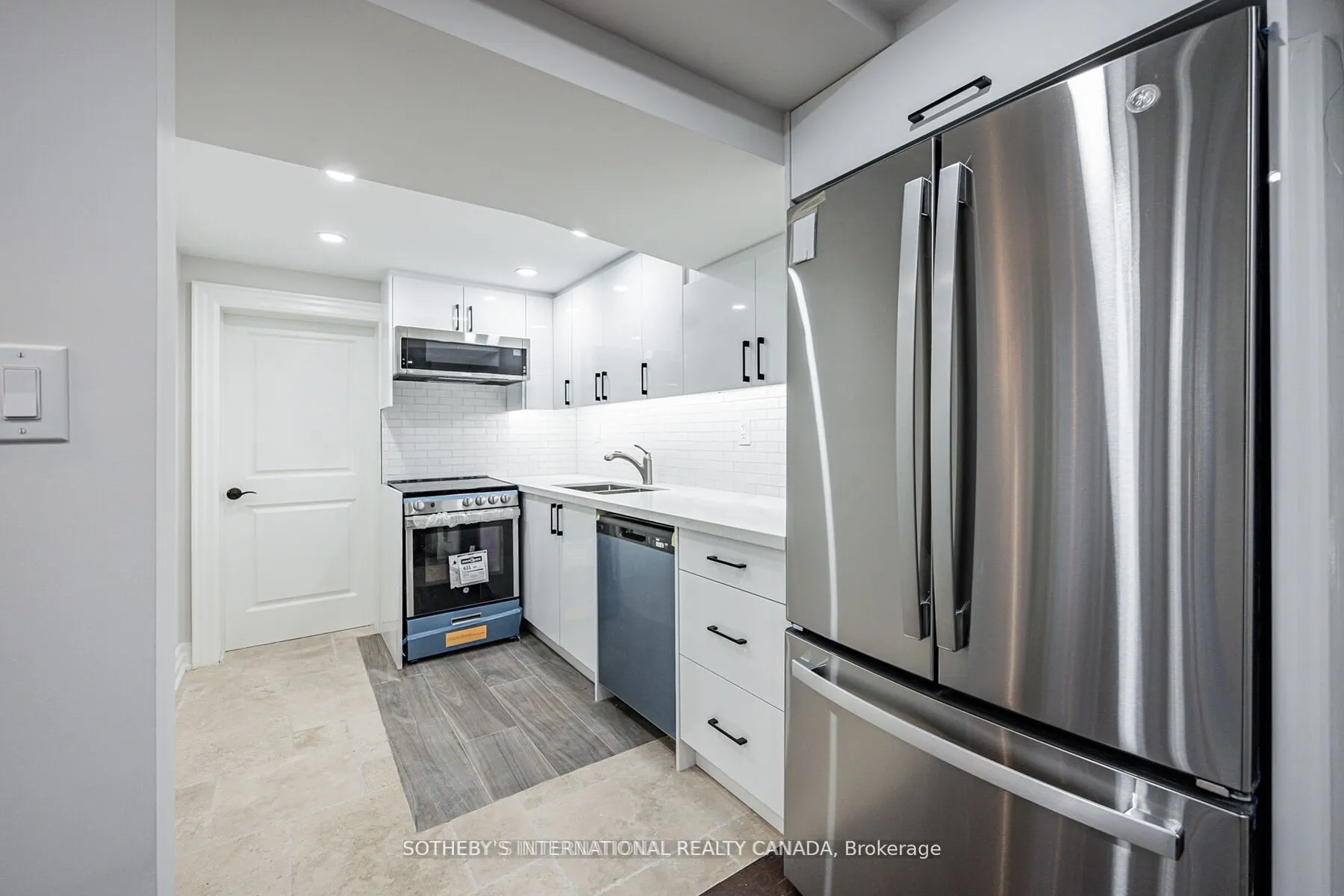 942 Fletcher Valley Crescent