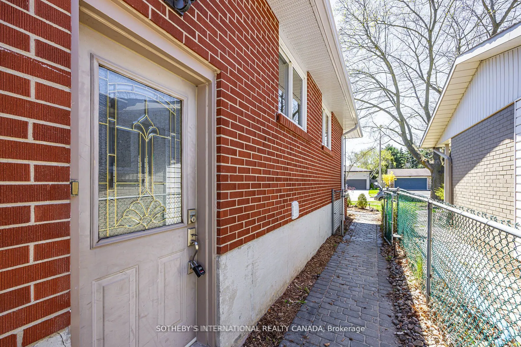 942 Fletcher Valley Crescent