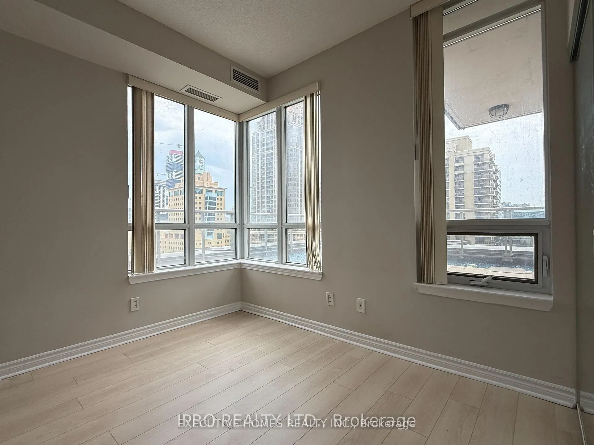 388 Prince Of Wales Drive, #810