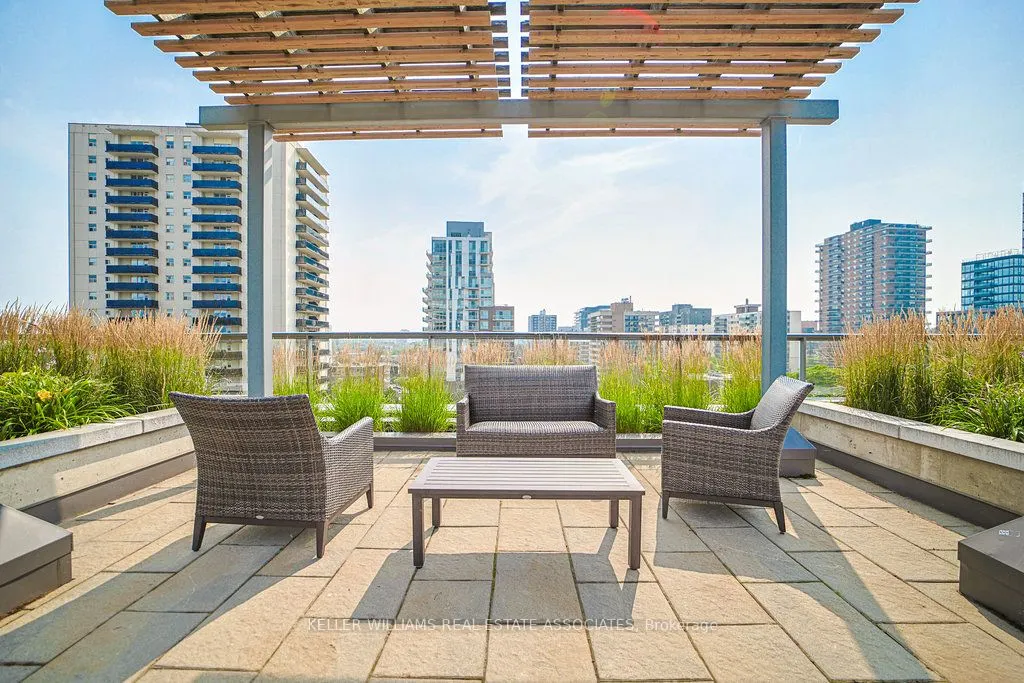 1 Hurontario Street, #609