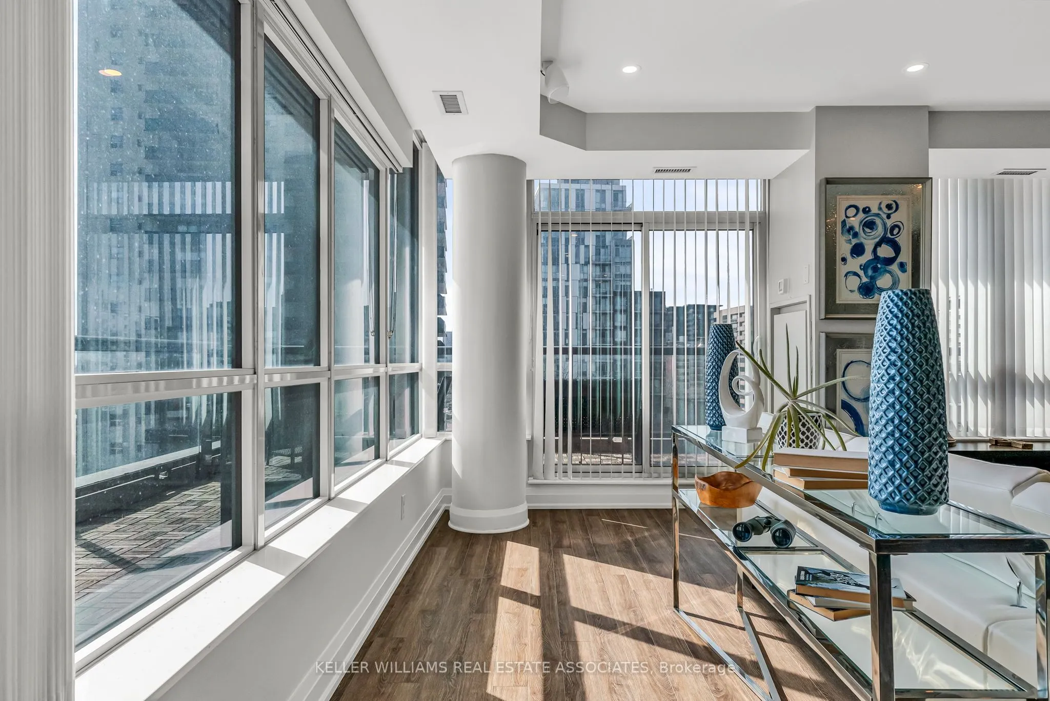 1 Hurontario Street, #609