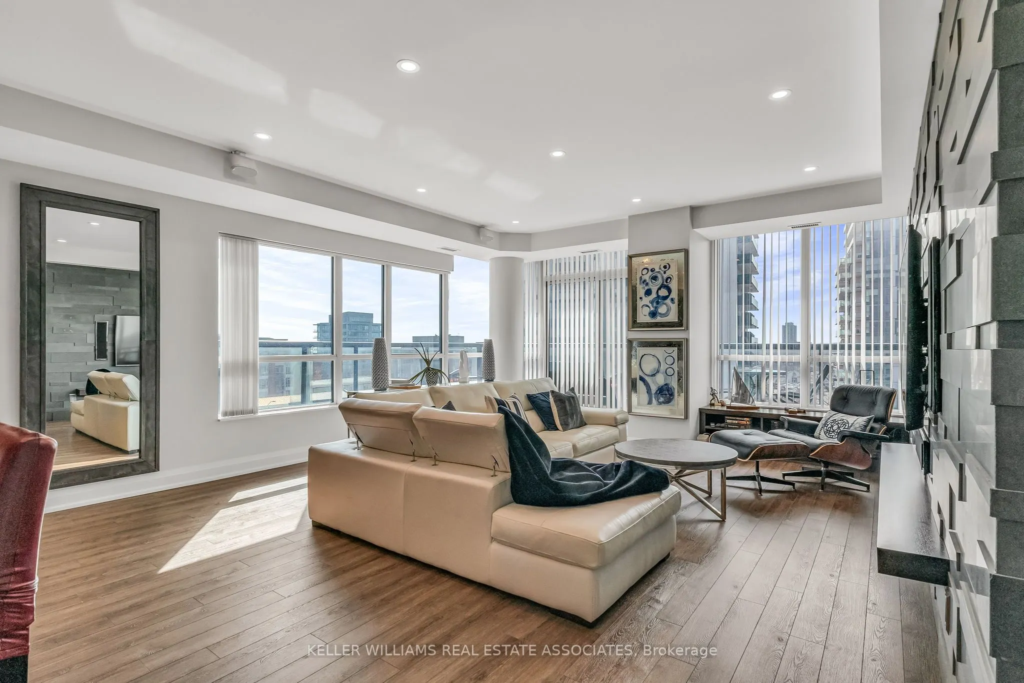 1 Hurontario Street, #609