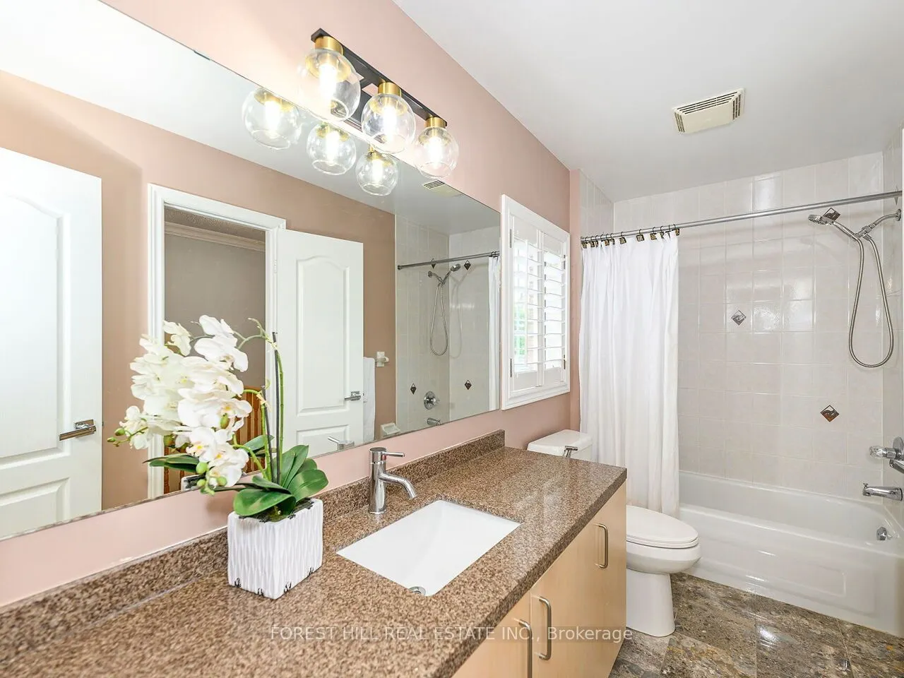 1575 Samuelson Crescent