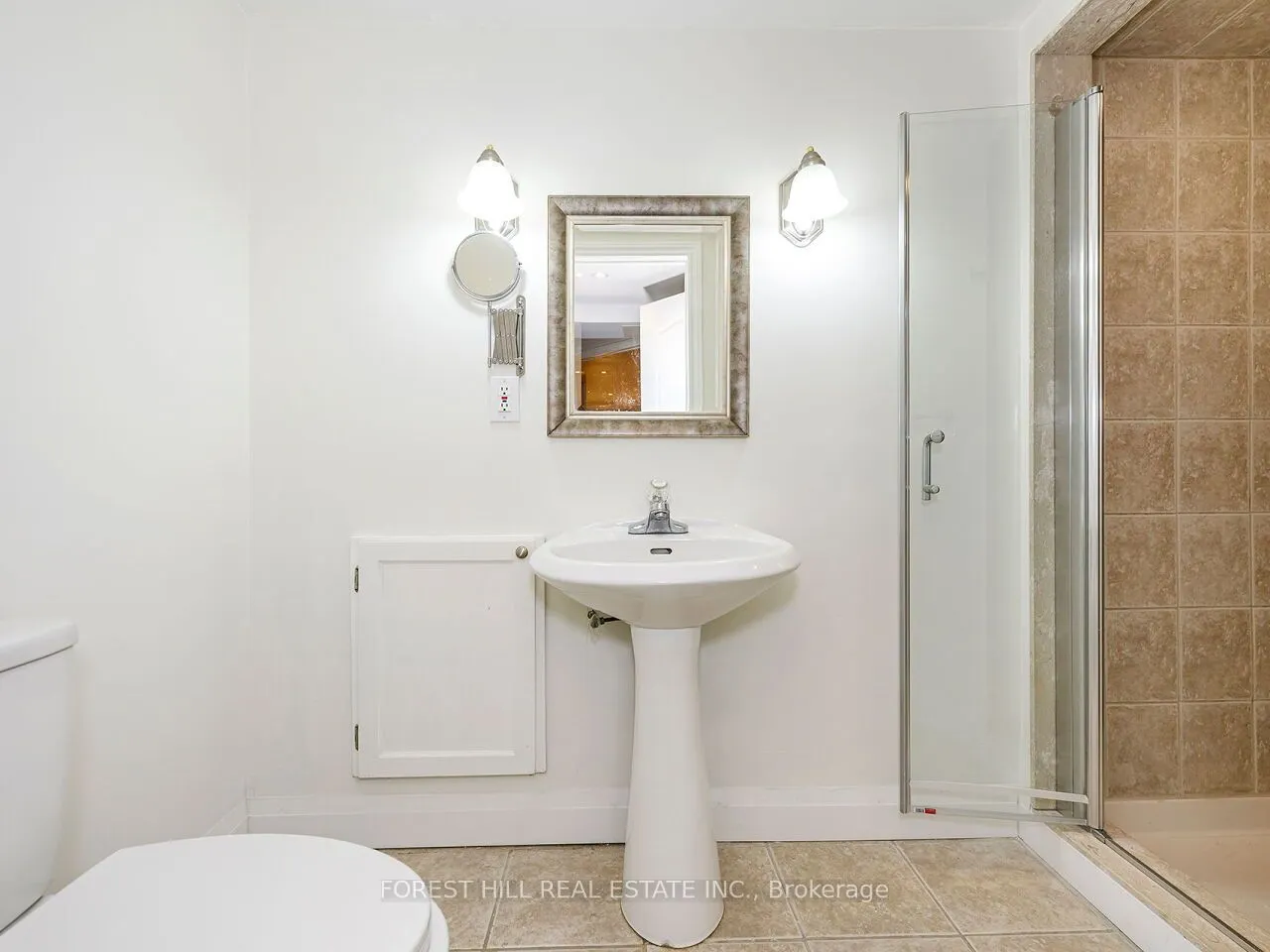 1575 Samuelson Crescent
