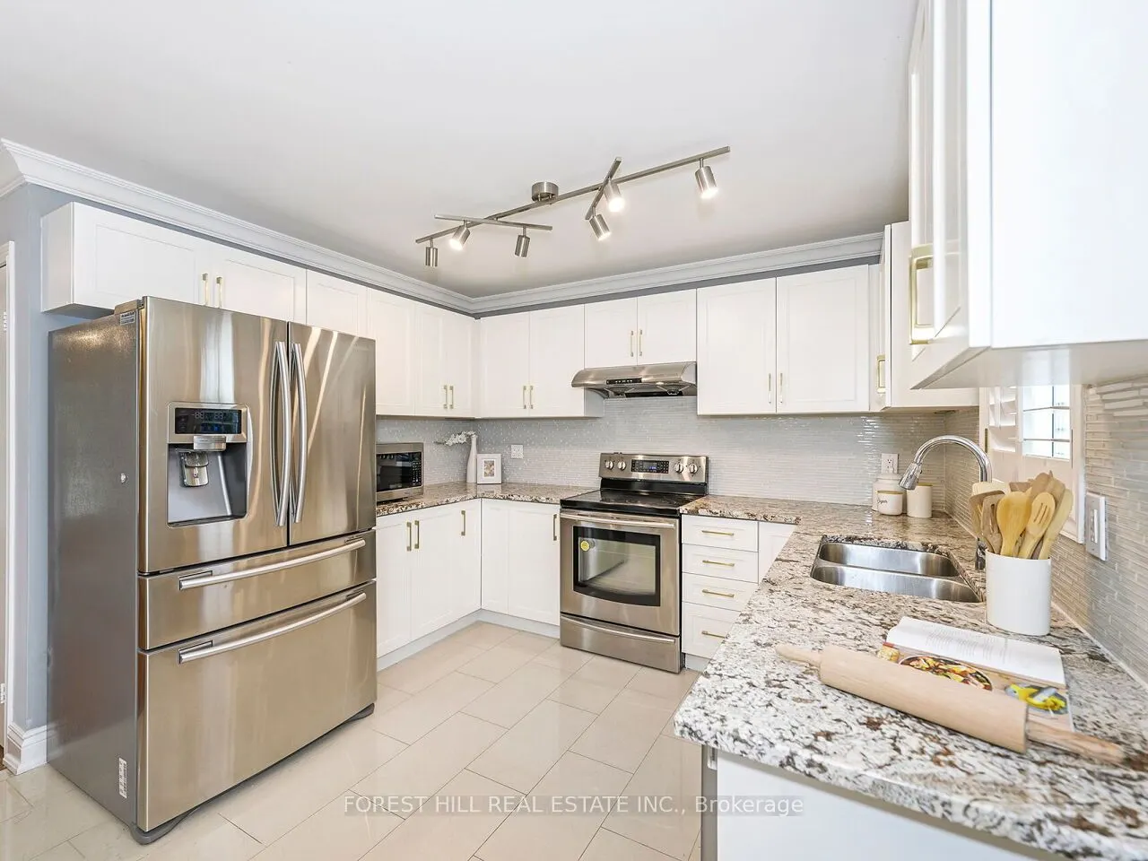 1575 Samuelson Crescent