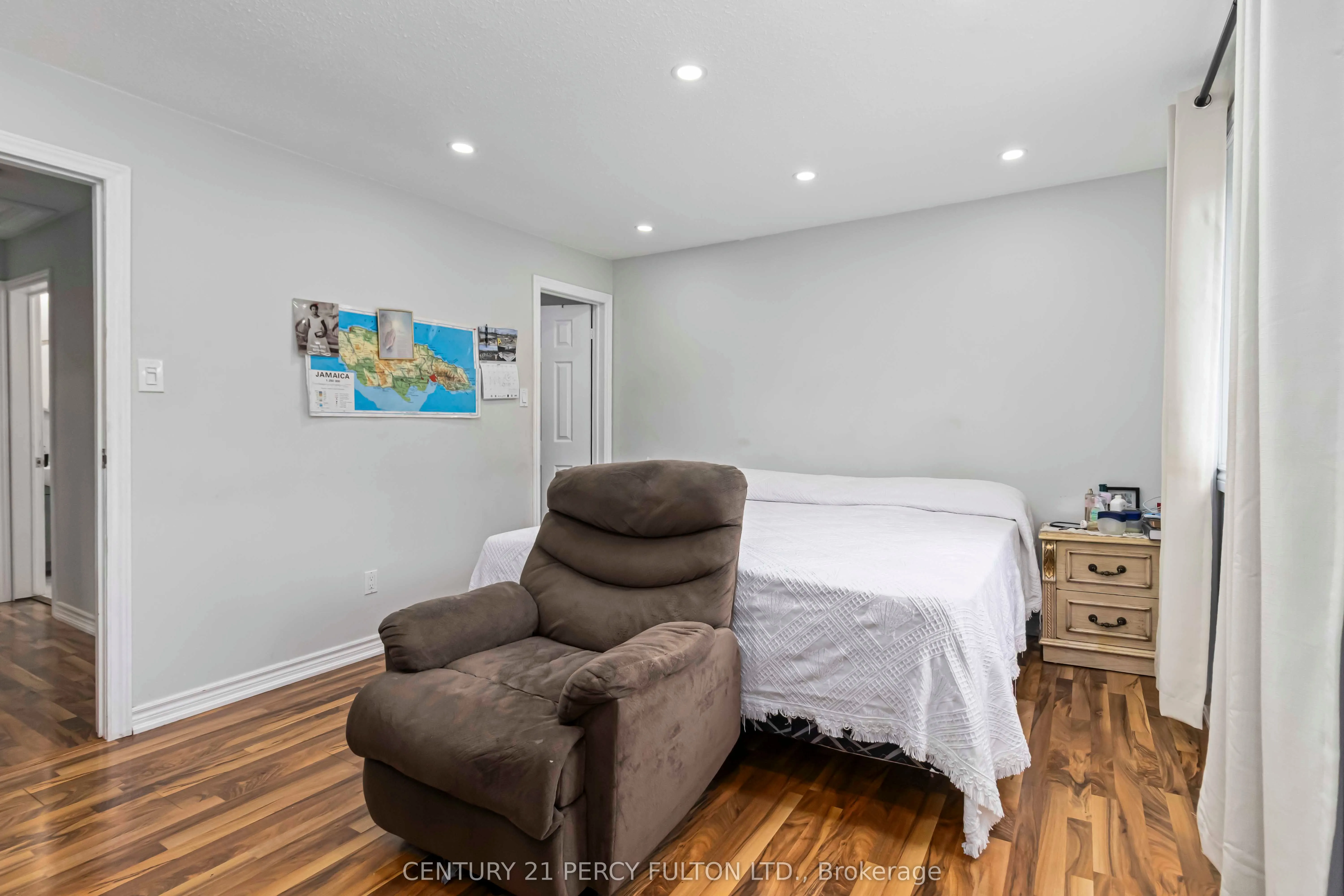 32 Barrington Crescent