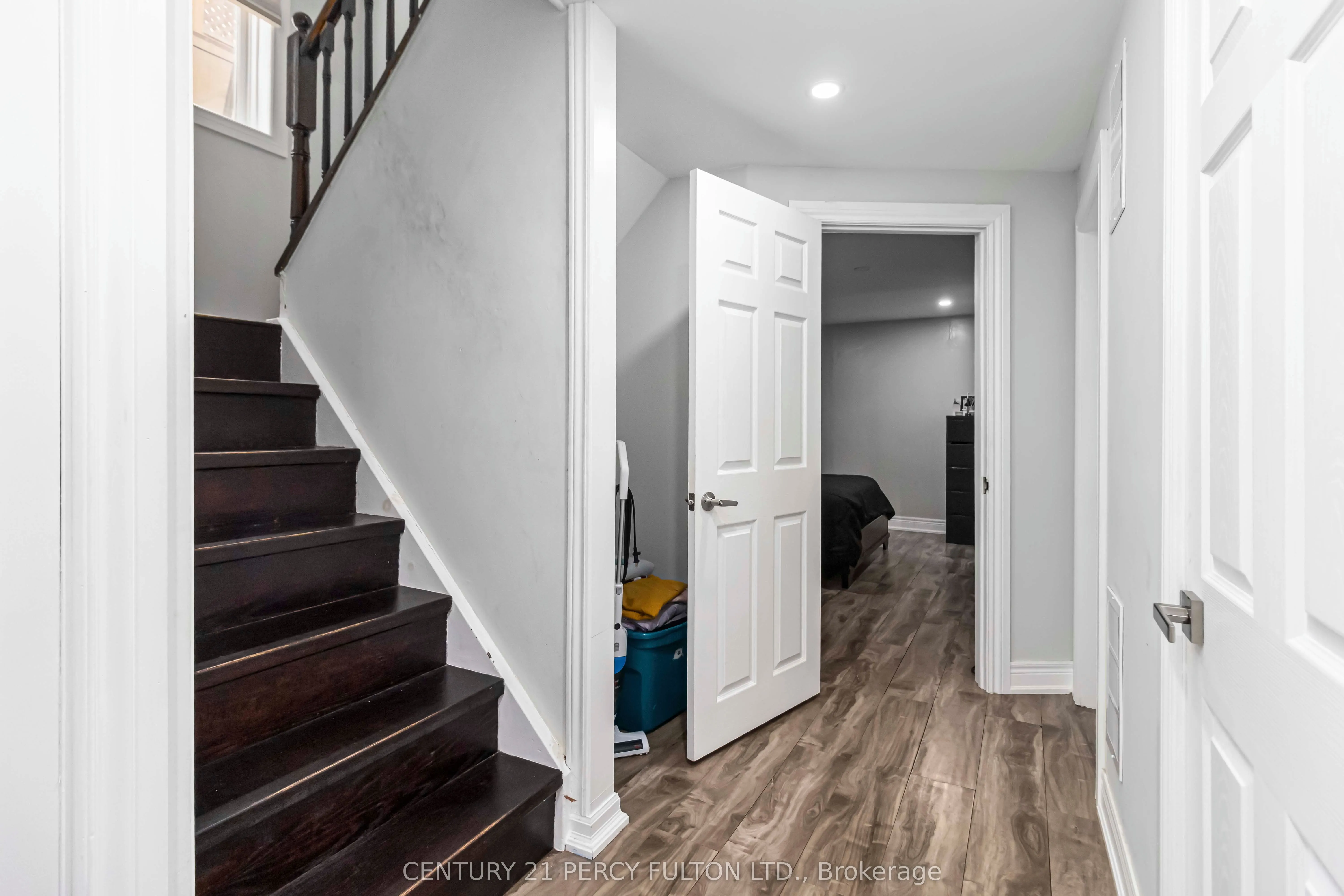 32 Barrington Crescent