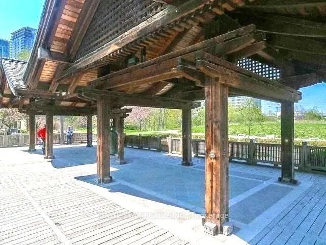 285 Enfield Place, #2007