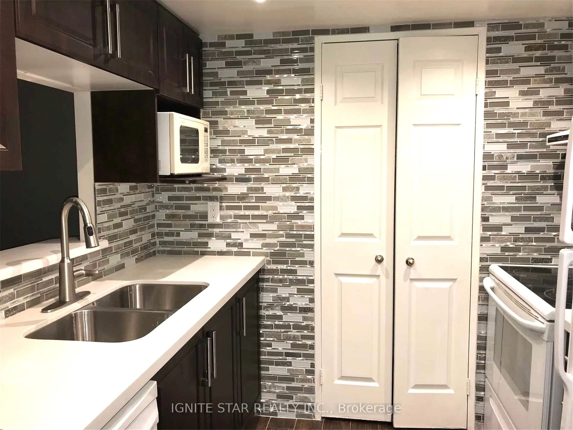 285 Enfield Place, #2007
