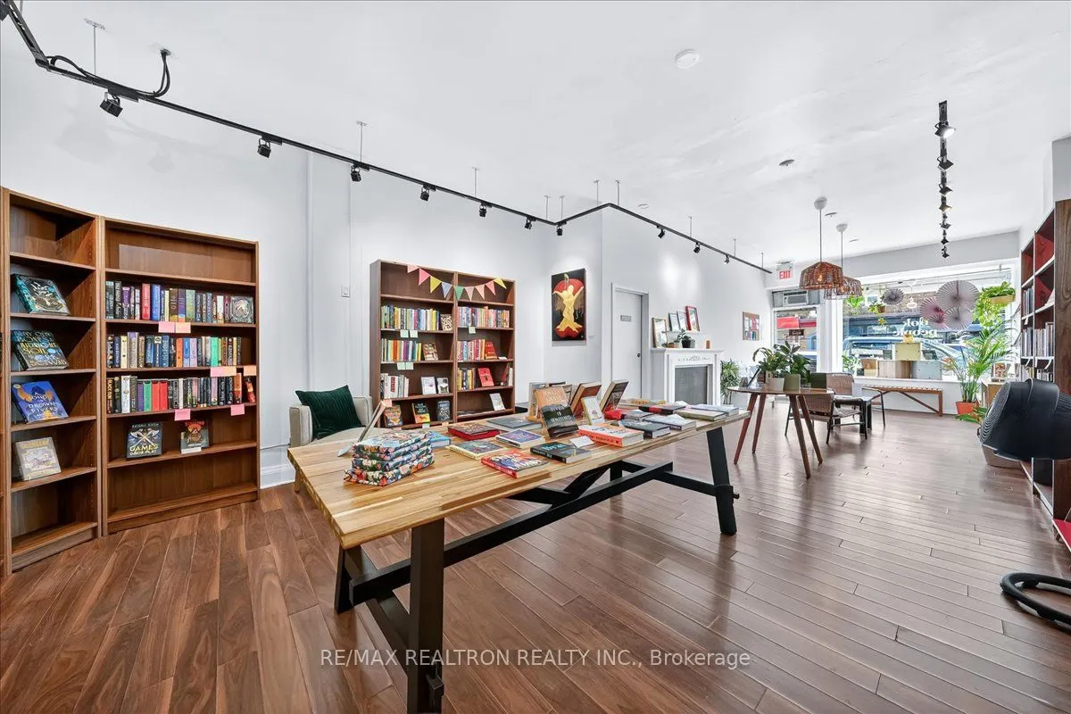 1640 Queen Street W
