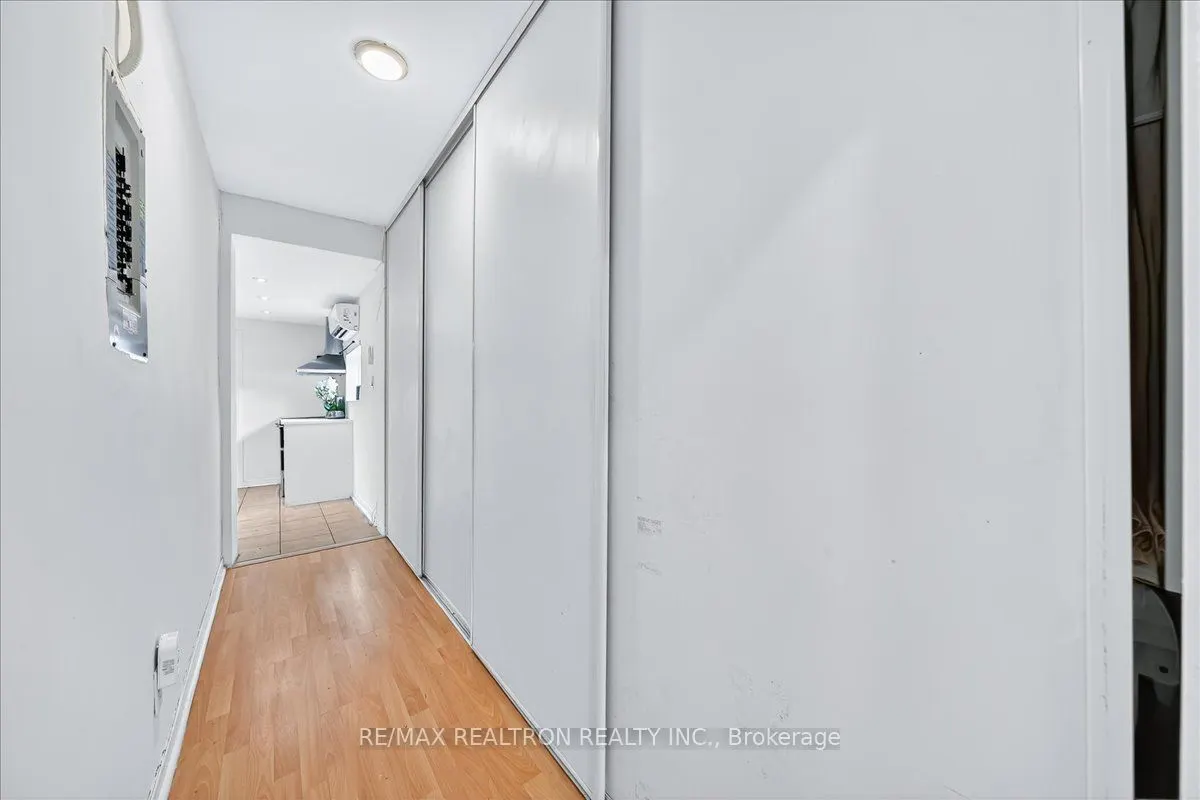 1640 Queen Street W