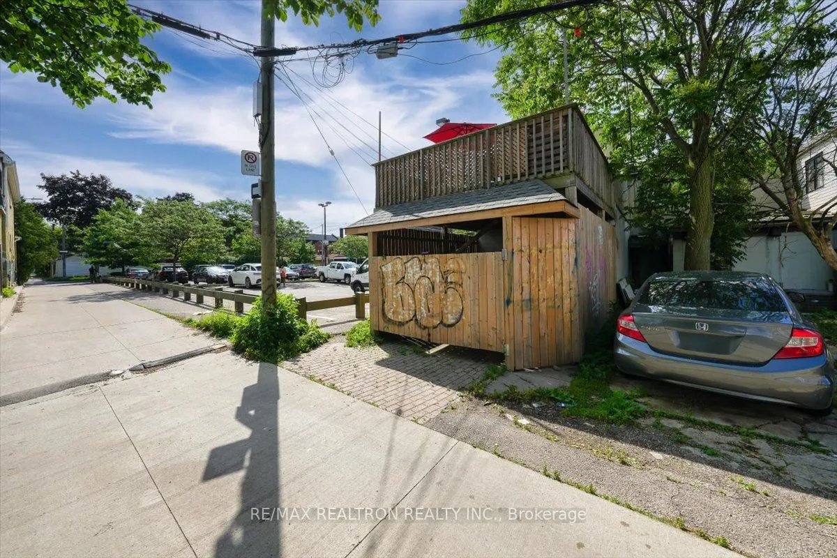 1640 Queen Street W