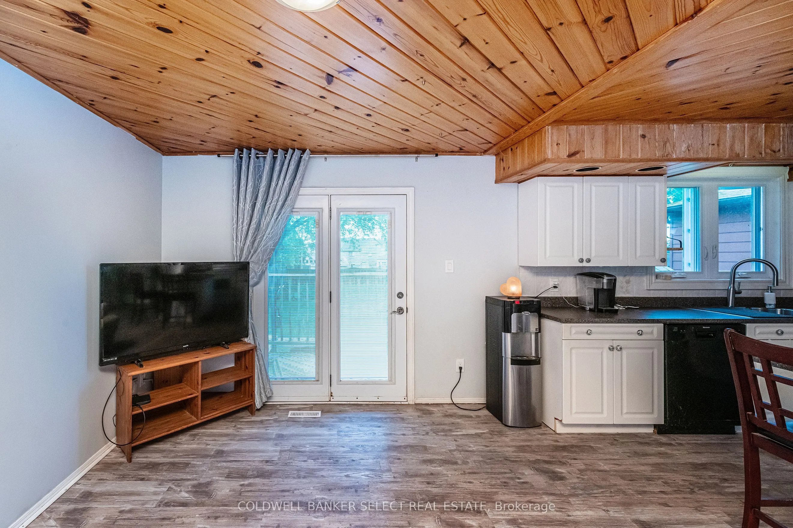 296 Whitehead Crescent