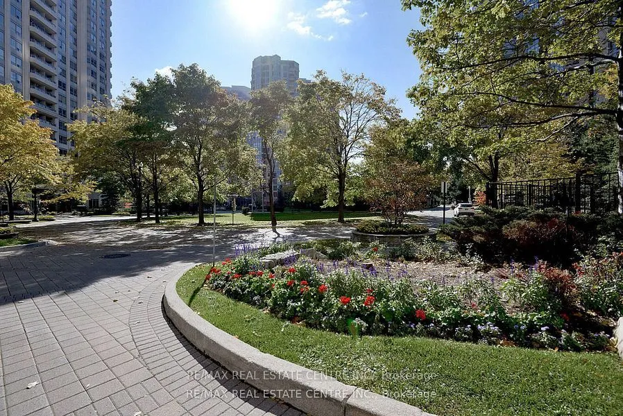 35 Kingsbridge Garden Circle, #514