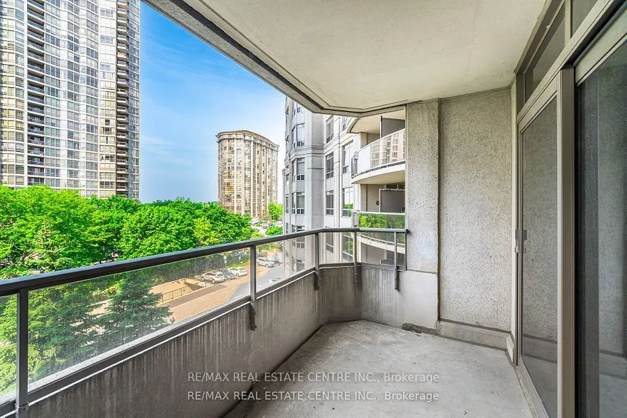 35 Kingsbridge Garden Circle, #514