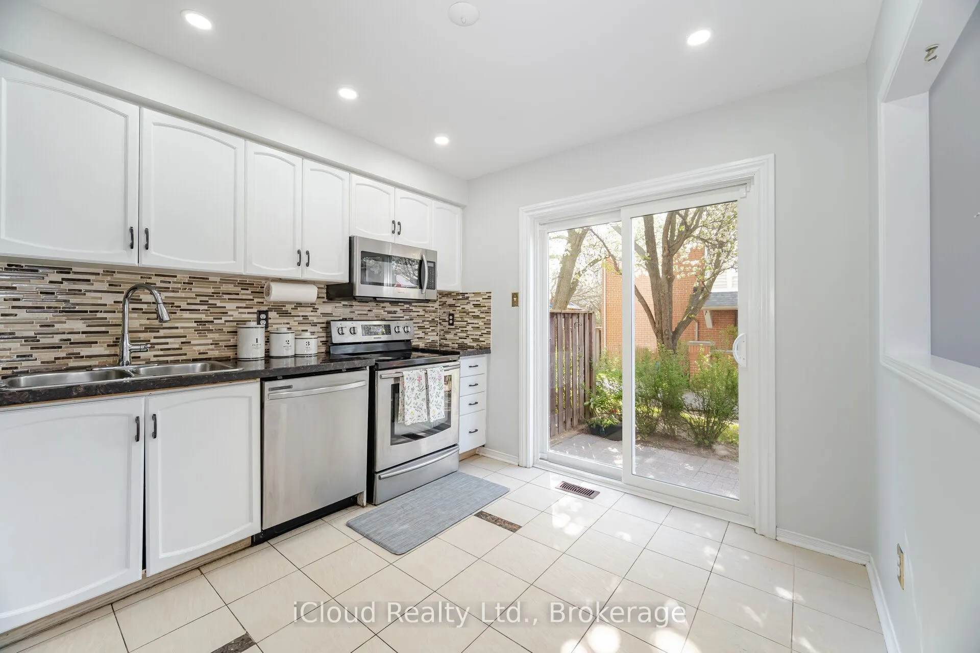 5659 Glen Erin Drive E, #41