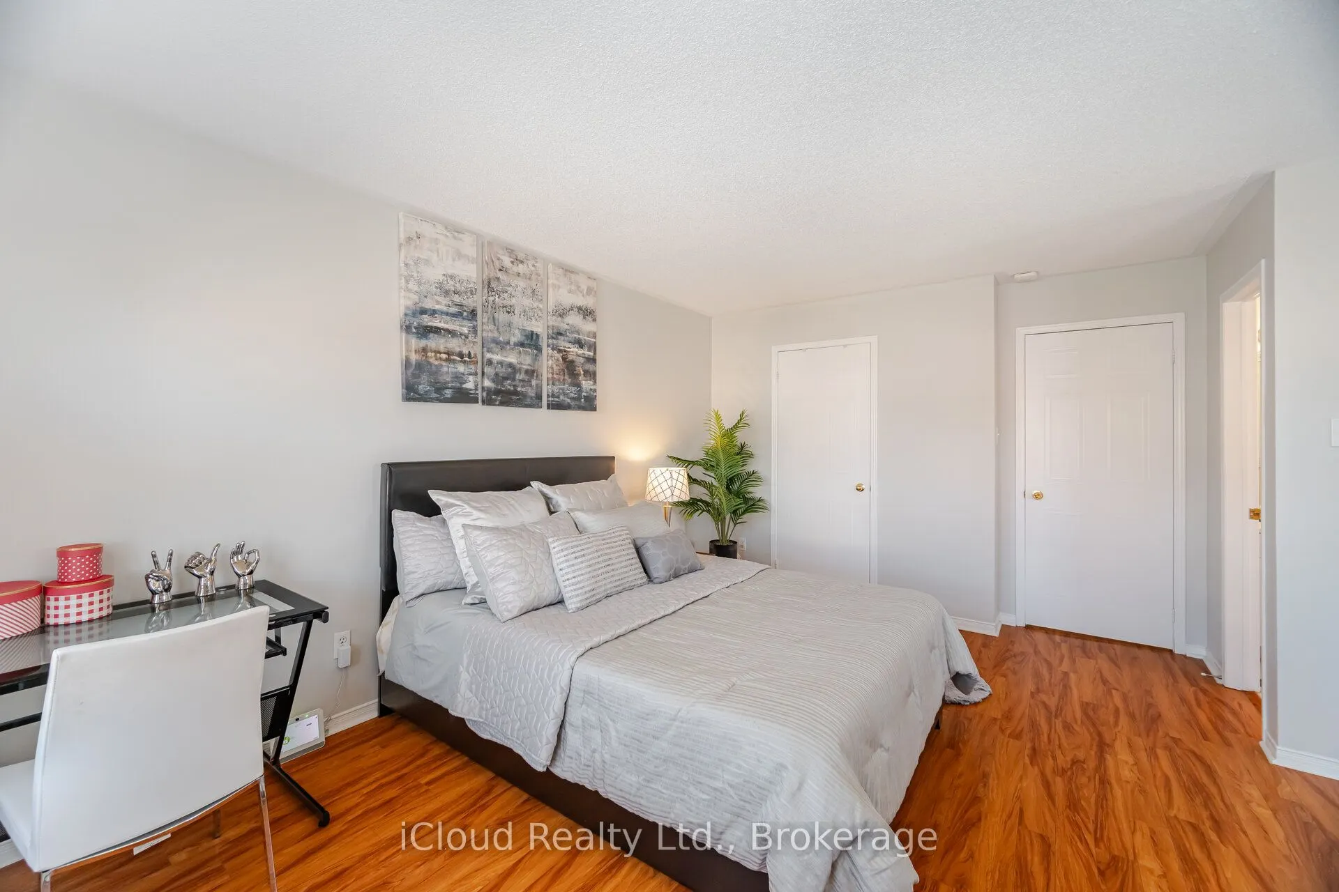 5659 Glen Erin Drive E, #41