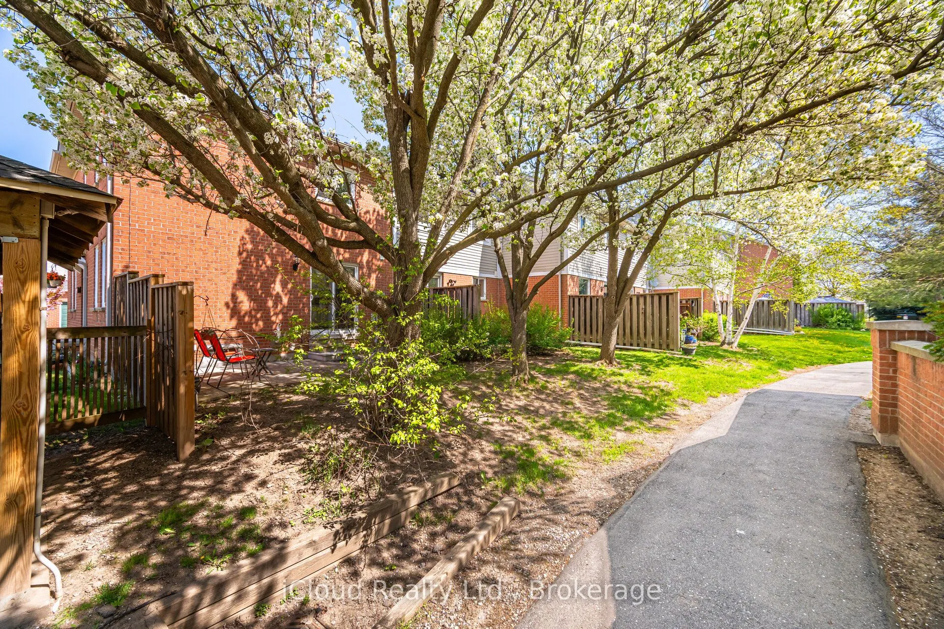 5659 Glen Erin Drive E, #41