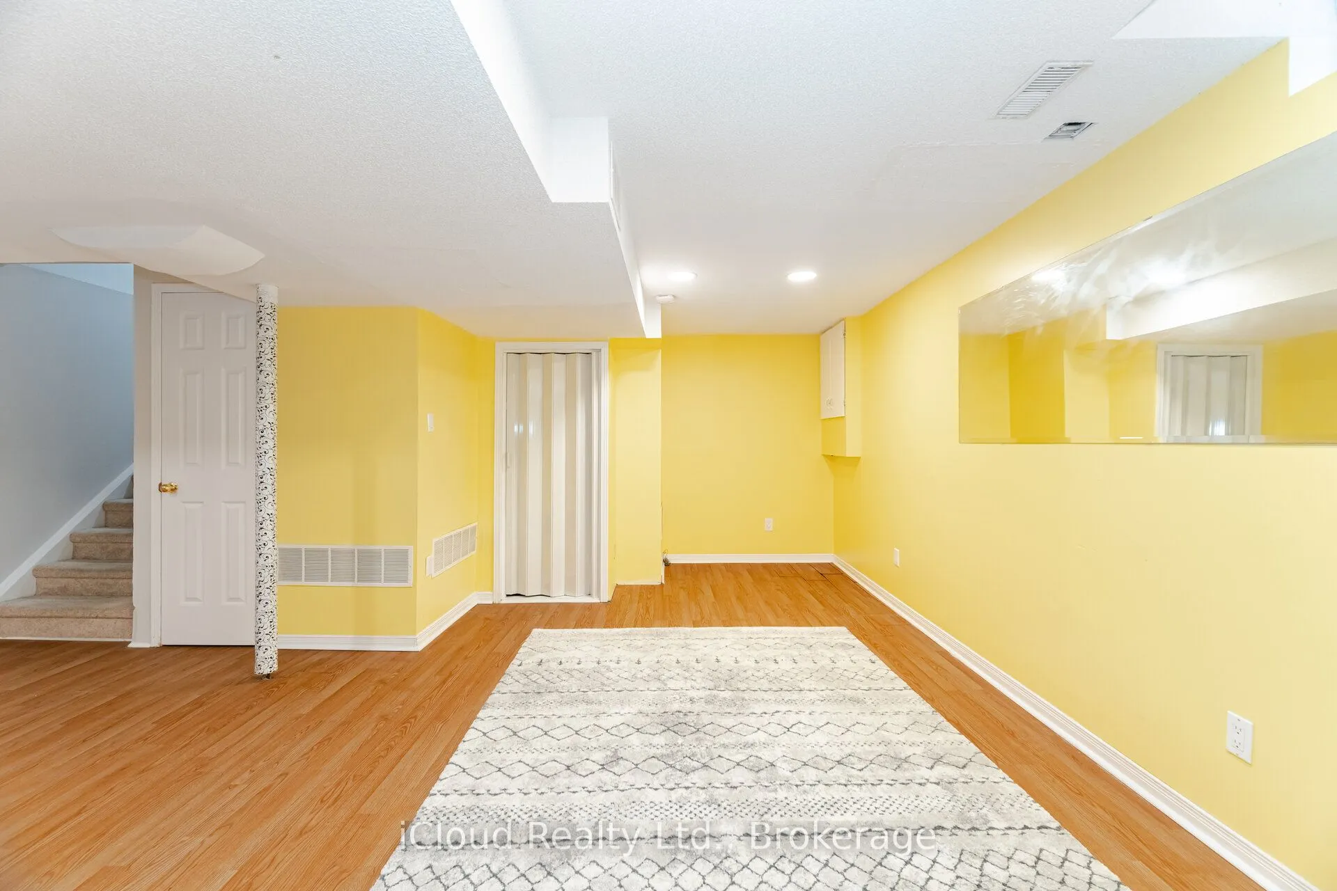 5659 Glen Erin Drive E, #41