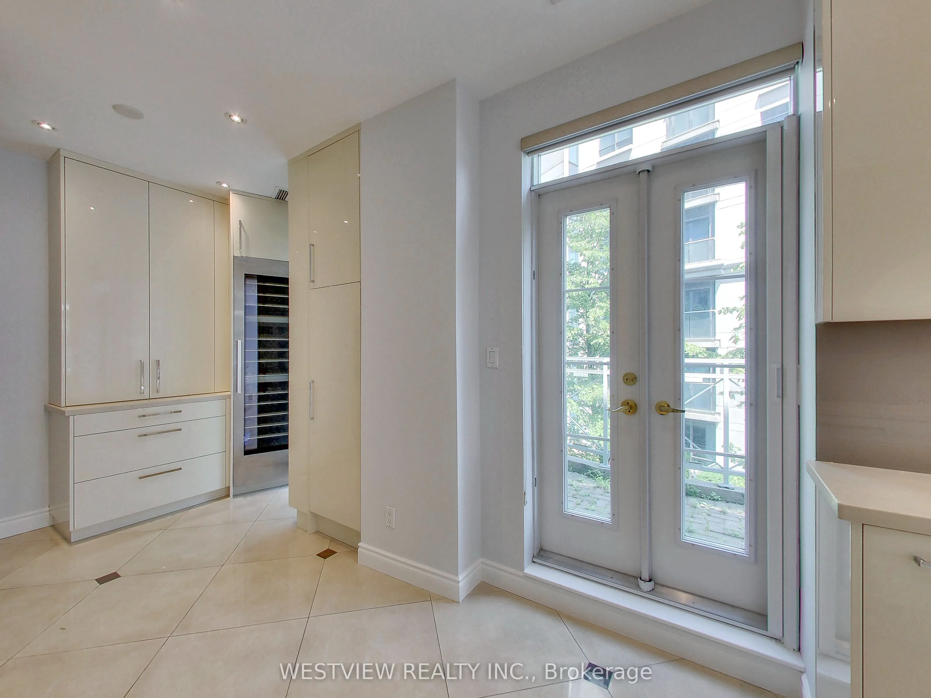 2111 Lake Shore Boulevard #116
