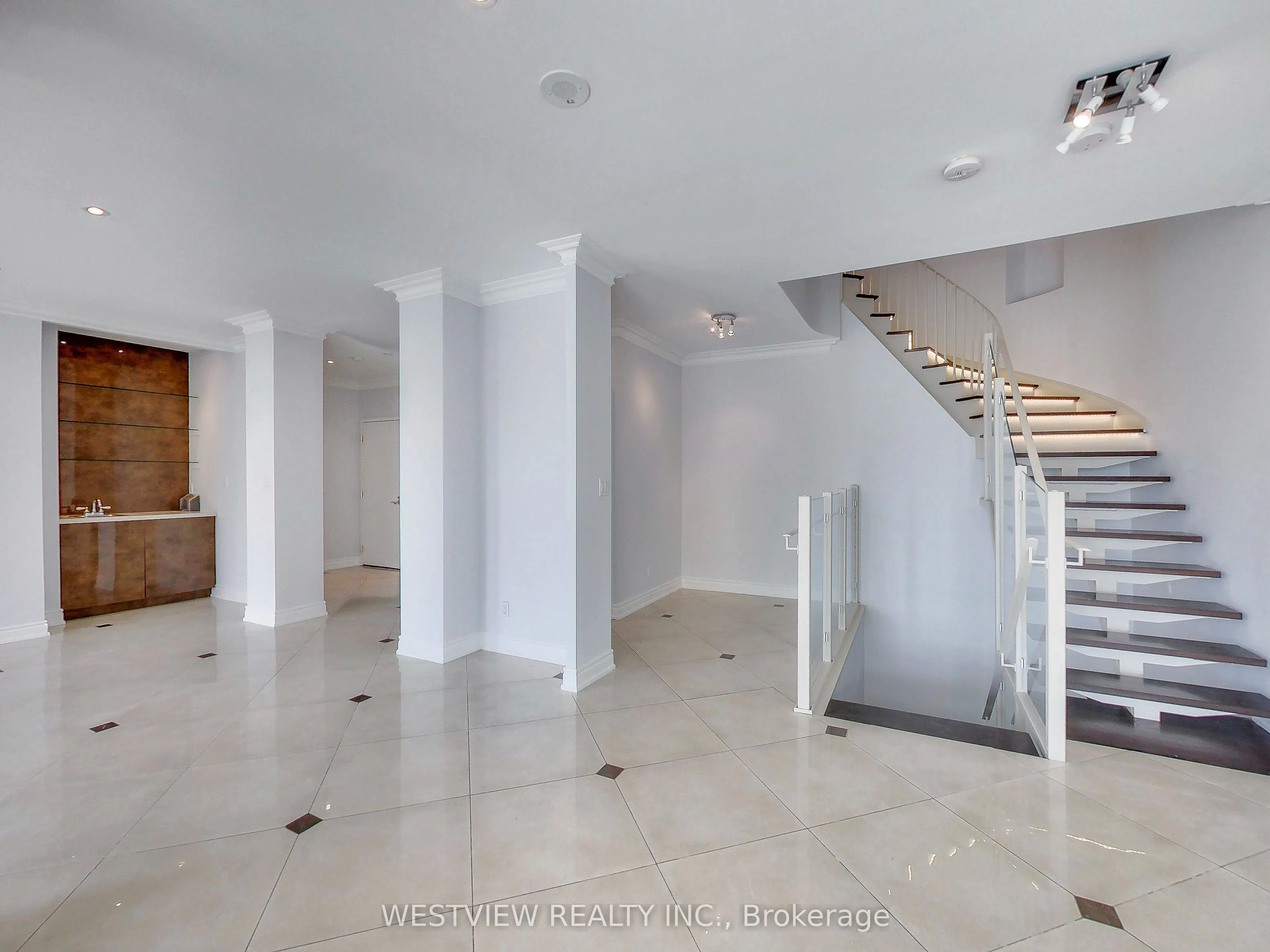 2111 Lake Shore Boulevard #116