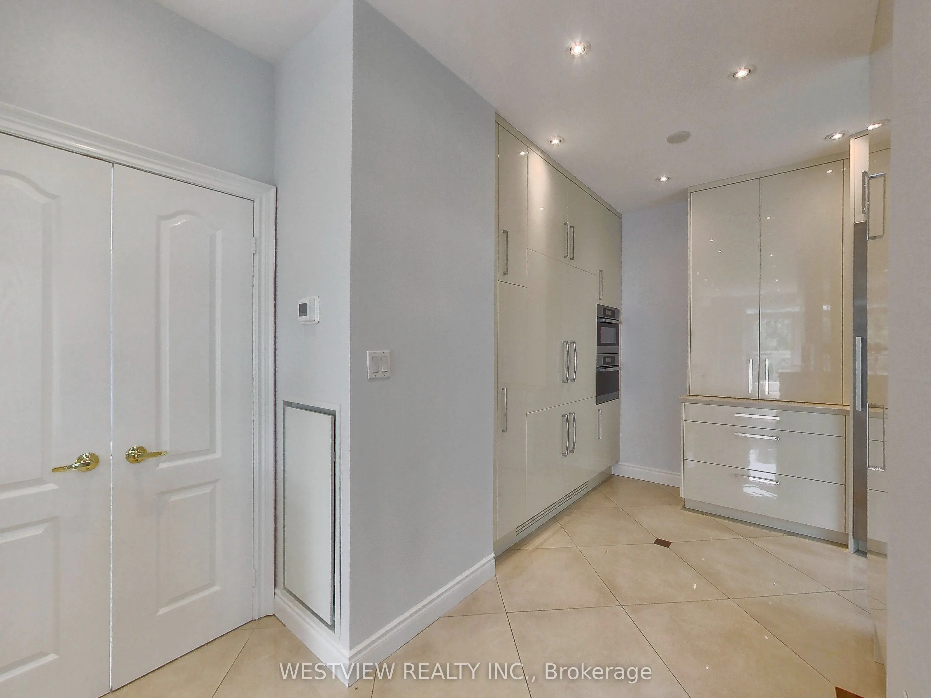 2111 Lake Shore Boulevard #116