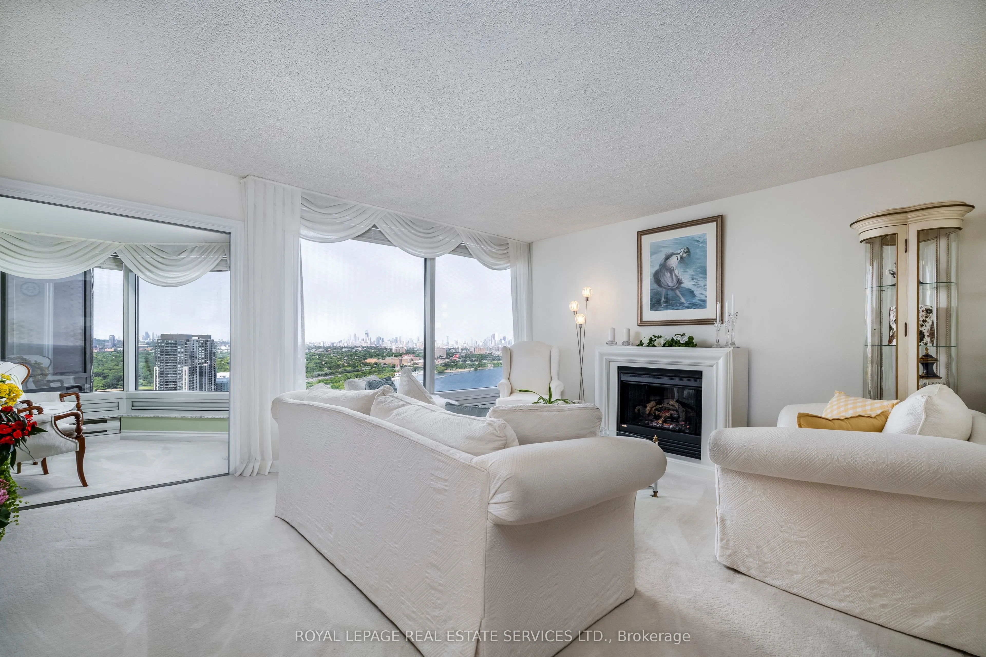 1 Palace Pier Court, #4302